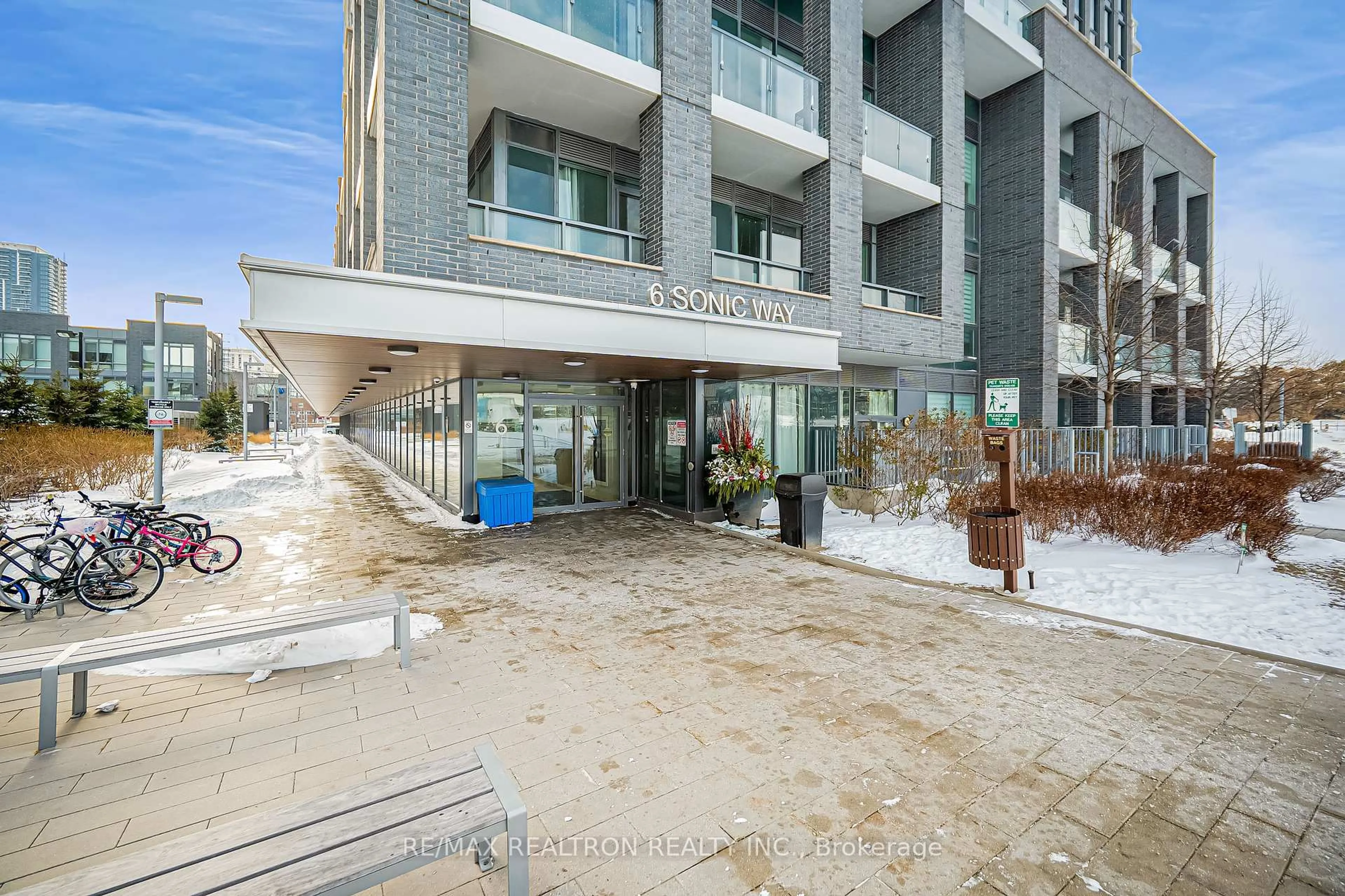 Unknown for 6 Sonic Way #902, Toronto Ontario M3C 0P1