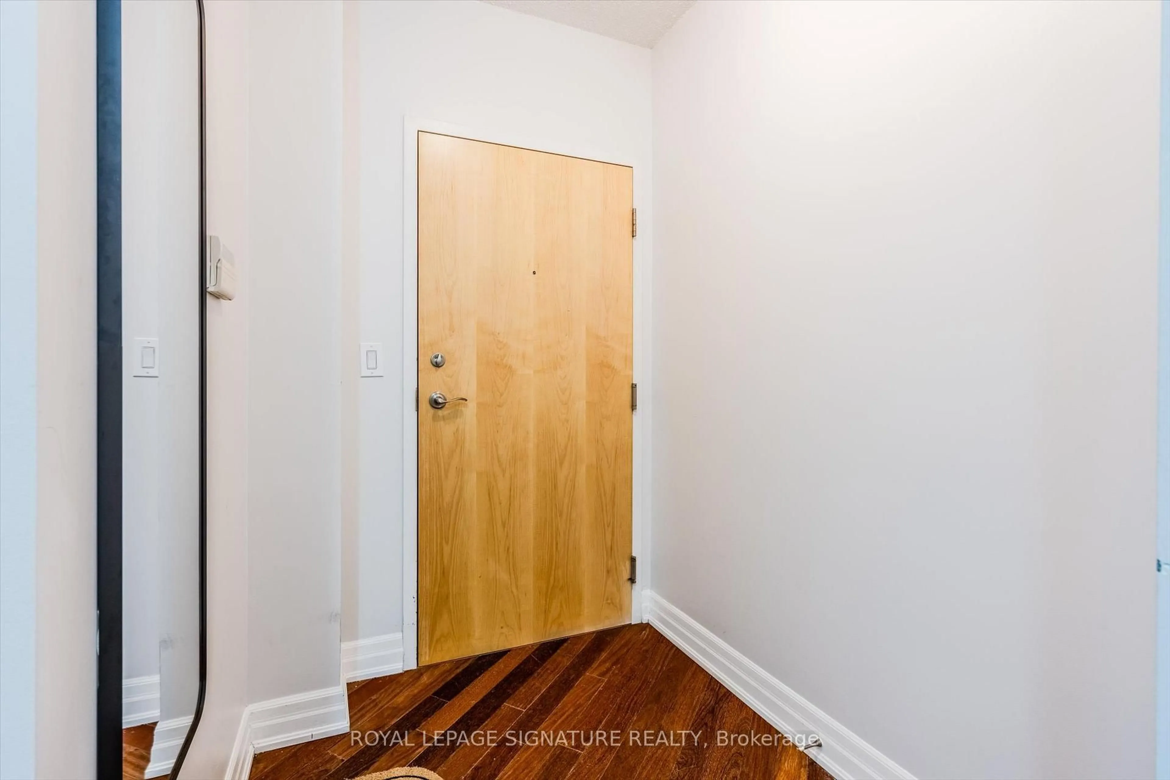 Indoor entryway for 8 Scollard St #709, Toronto Ontario M5R 1M2