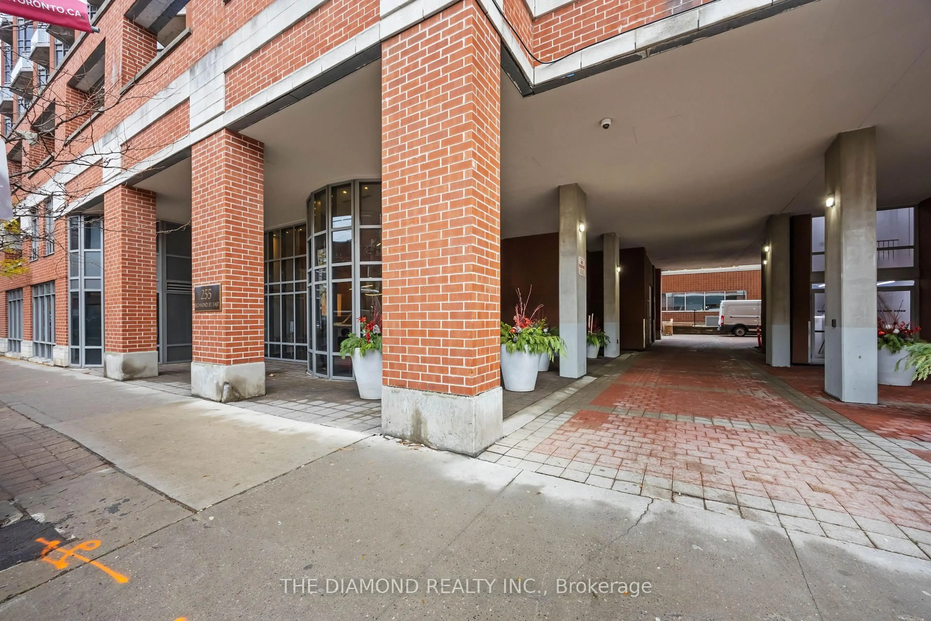 Indoor foyer for 255 Richmond St #618, Toronto Ontario M5A 1P2