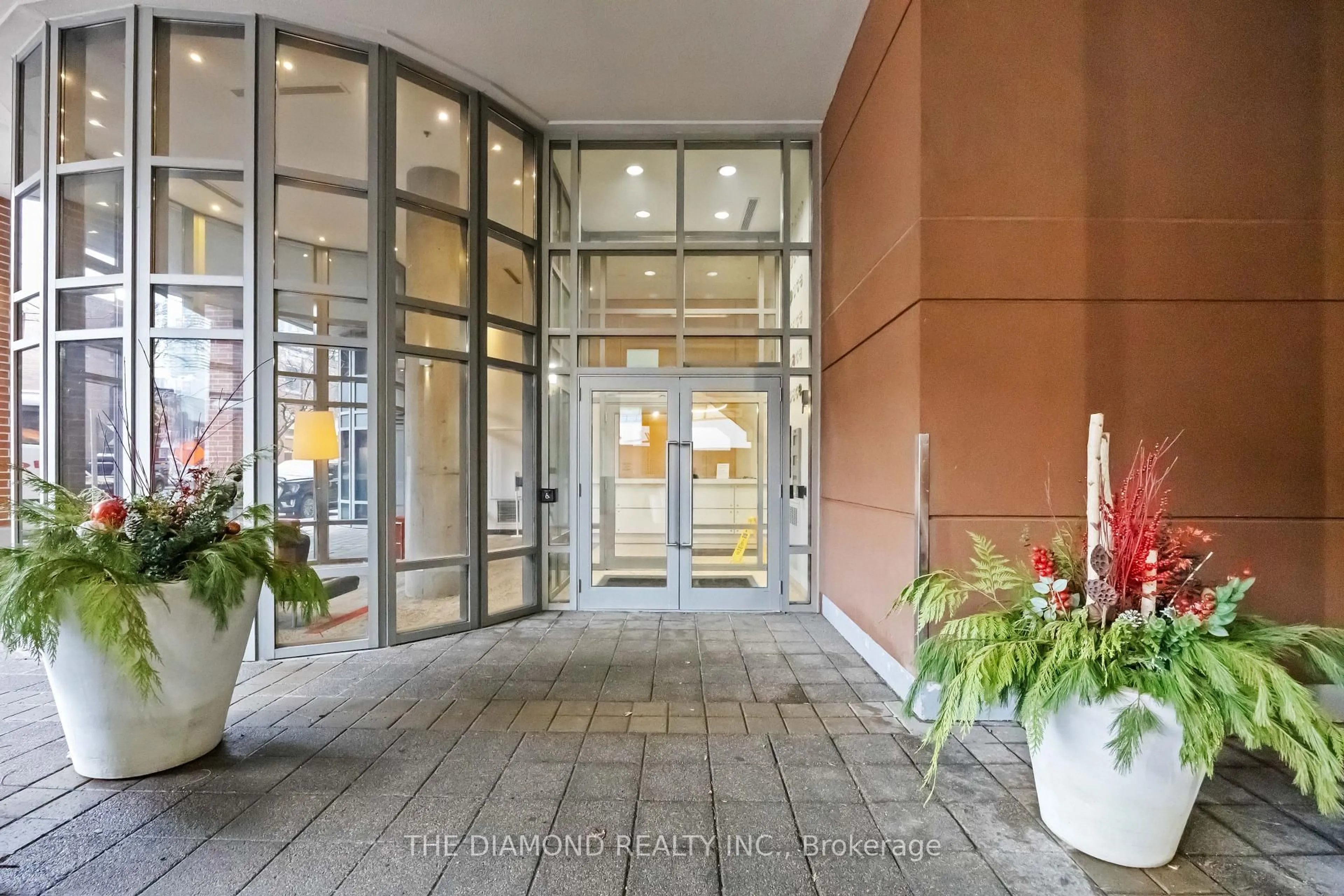 Indoor foyer for 255 Richmond St #618, Toronto Ontario M5A 1P2
