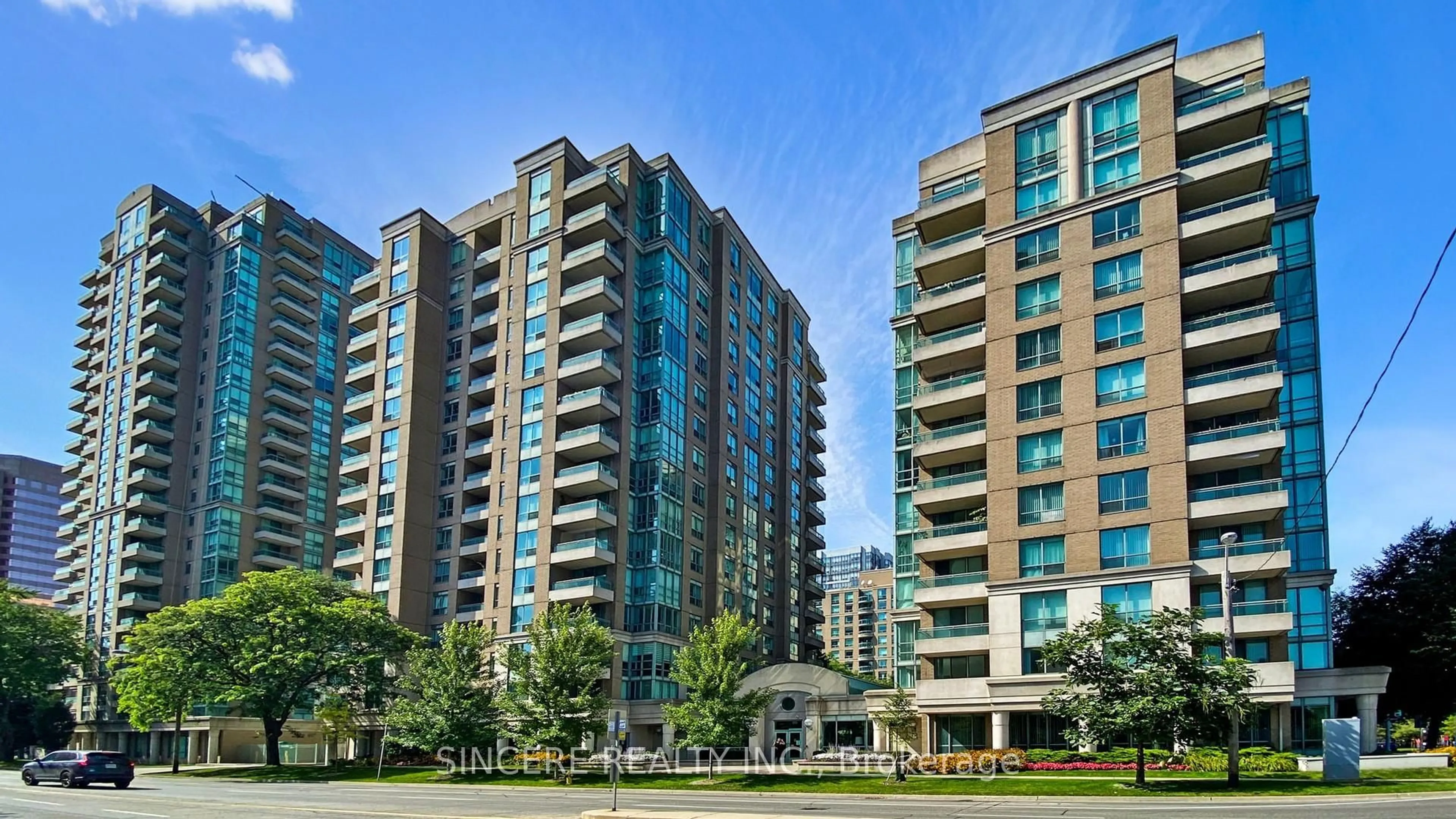 Indoor foyer for 39 Pemberton Ave #310, Toronto Ontario M2M 4L6