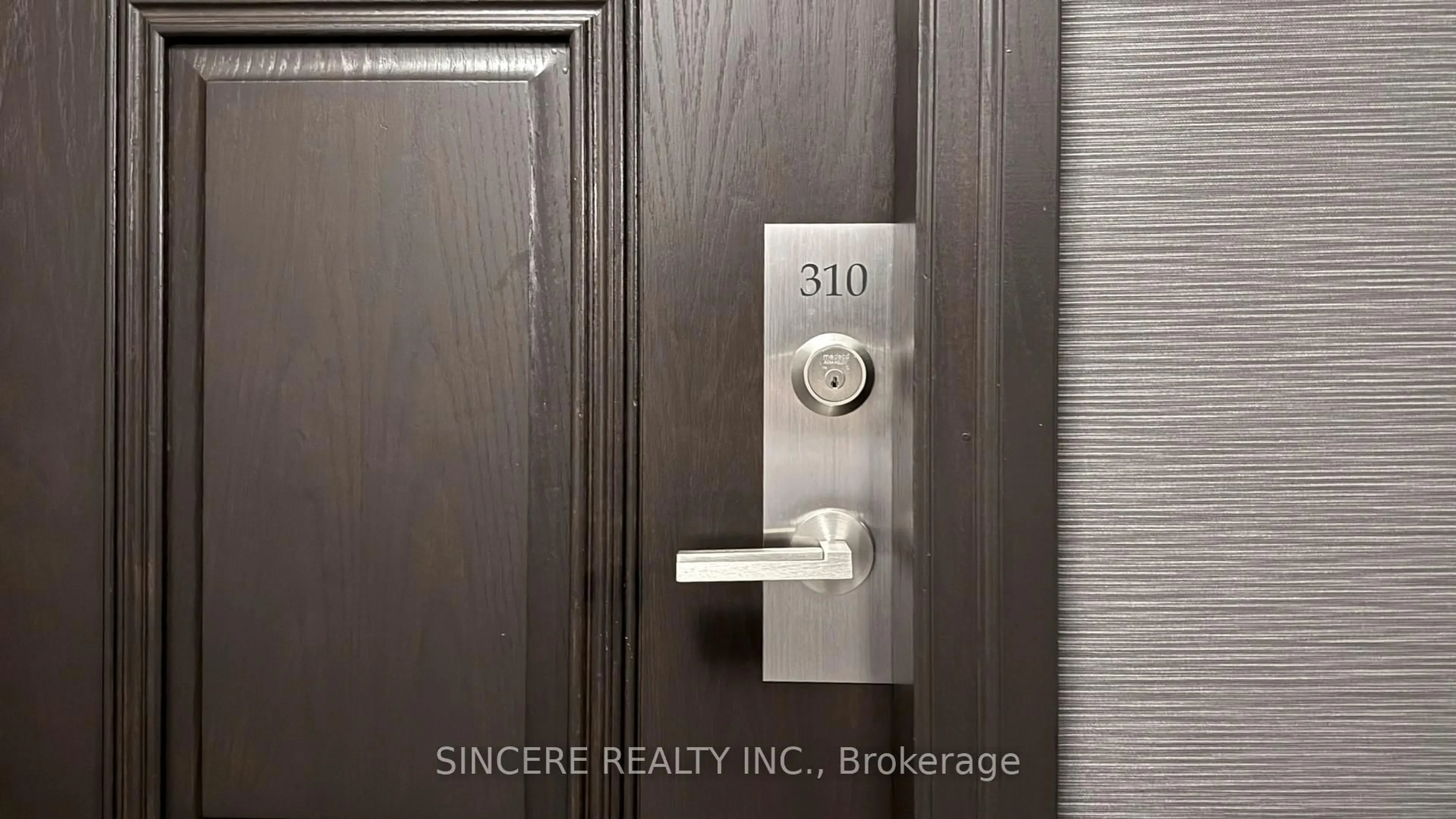 Indoor entryway for 39 Pemberton Ave #310, Toronto Ontario M2M 4L6