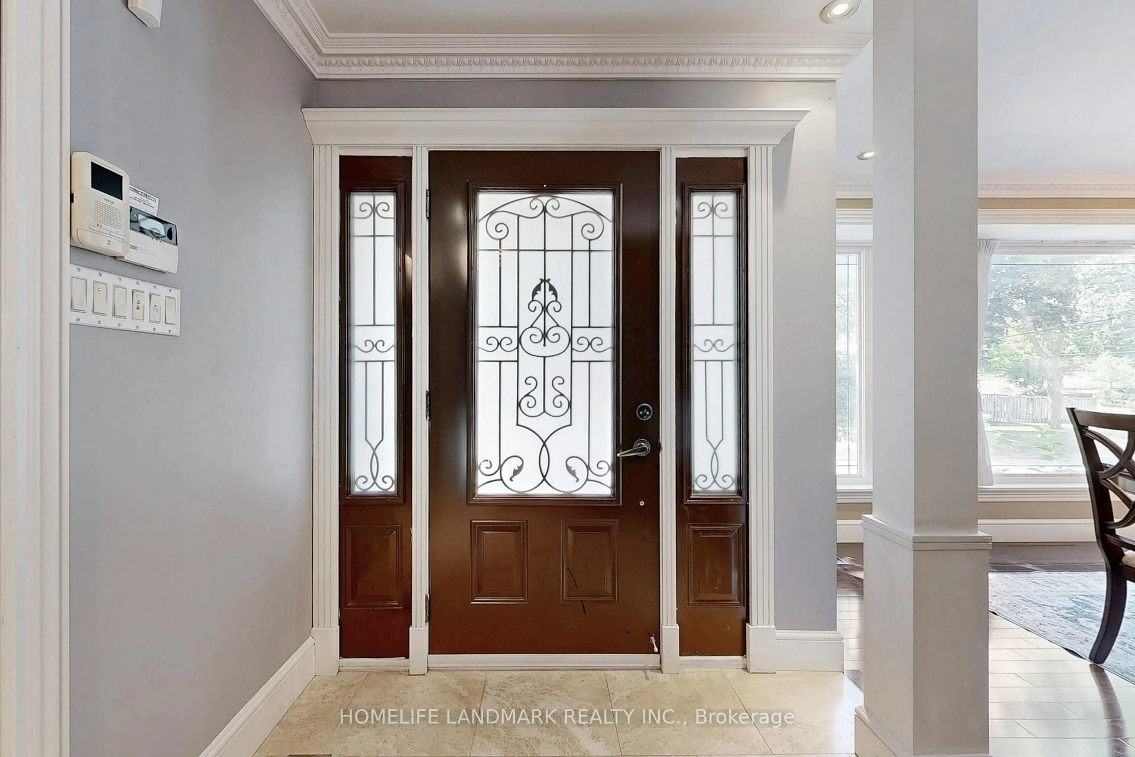 Indoor entryway for 61 Whittaker Cres, Toronto Ontario M2K 1K9