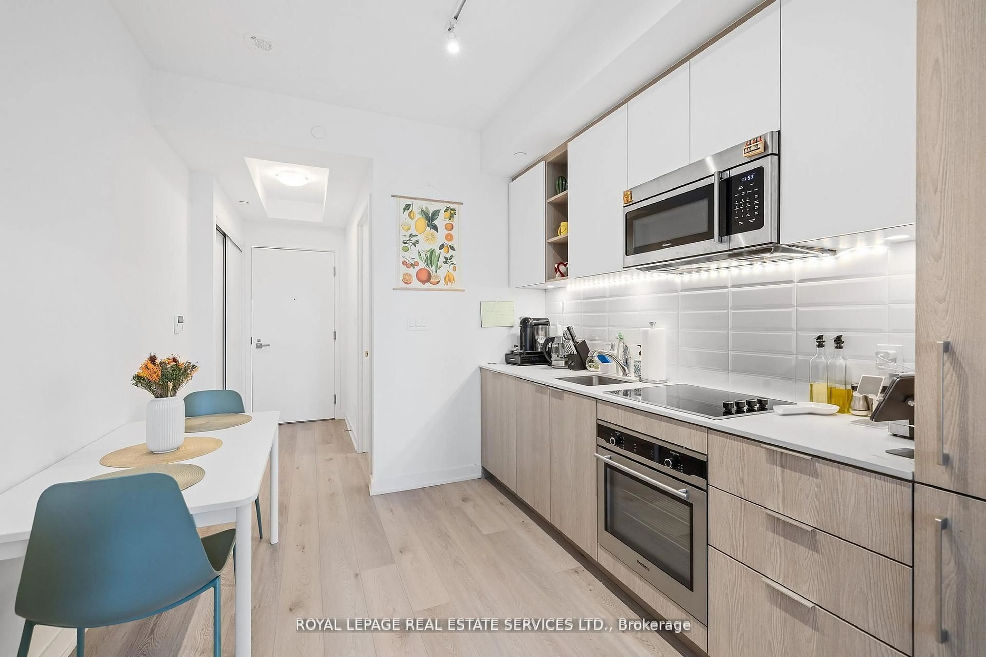 Standard kitchen, unknown for 50 Ordnance St #1603, Toronto Ontario M6K 0C9