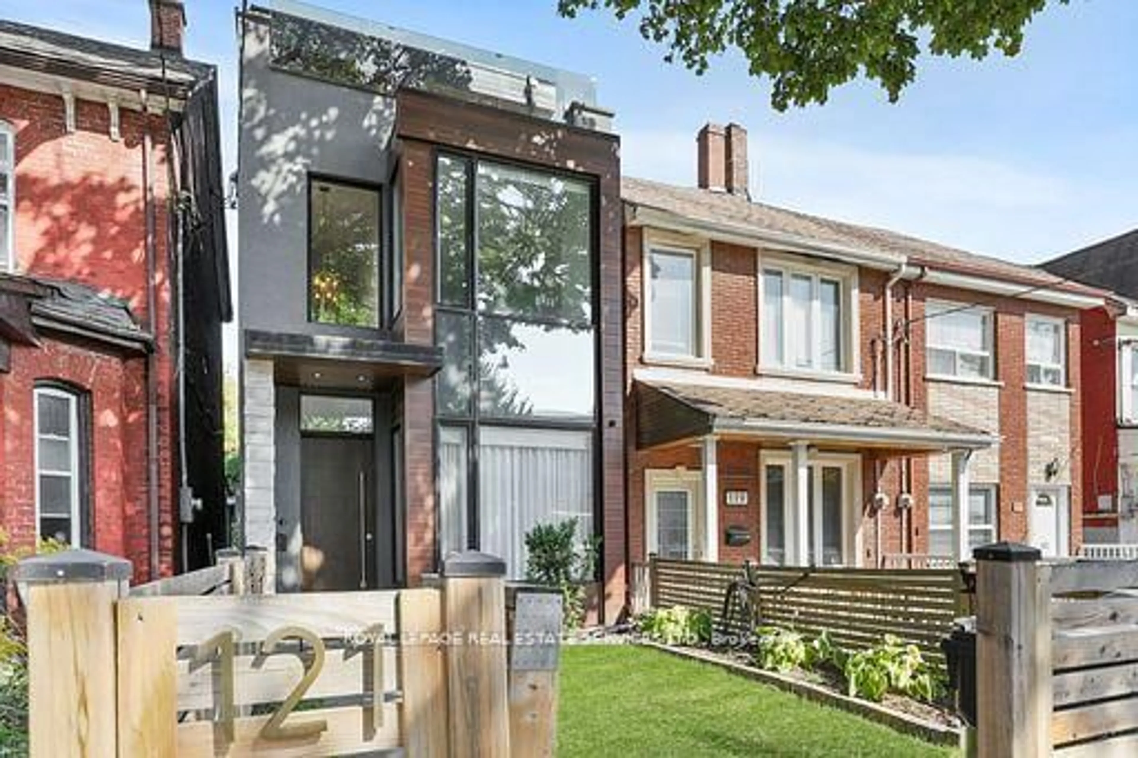 Home with brick exterior material, street for 121 Markham St, Toronto Ontario M6J 2G4