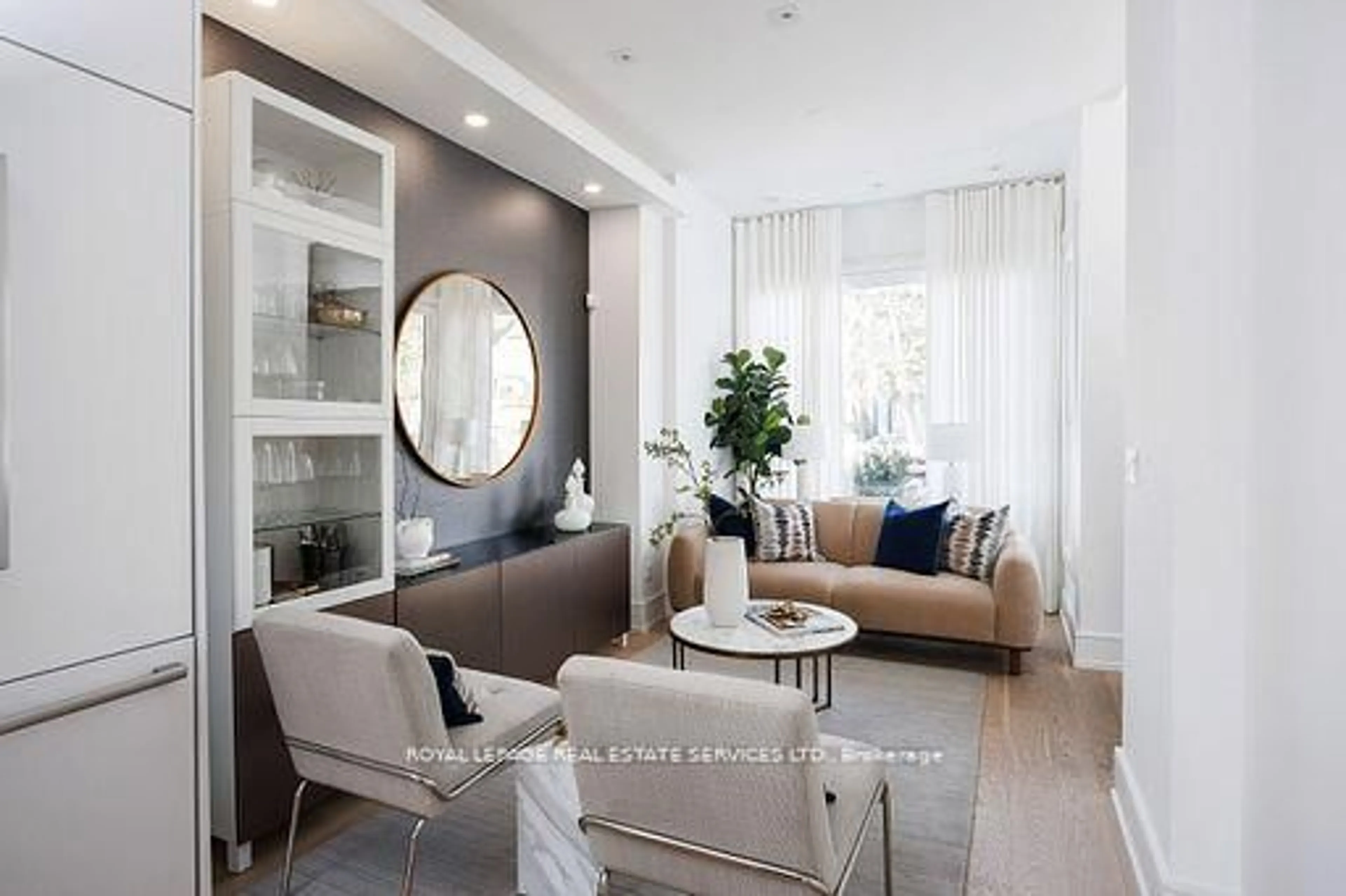 Living room with furniture, unknown for 121 Markham St, Toronto Ontario M6J 2G4