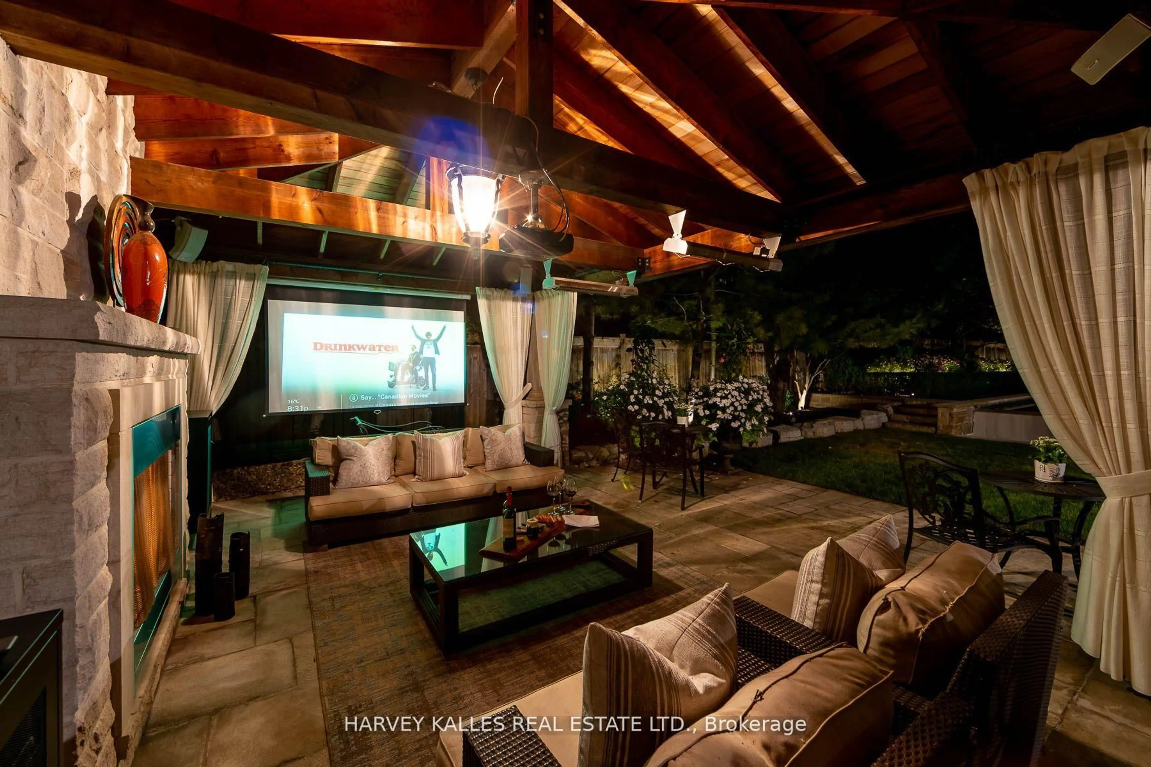 Home theater for 48 Wimpole Dr, Toronto Ontario M2L 2L3