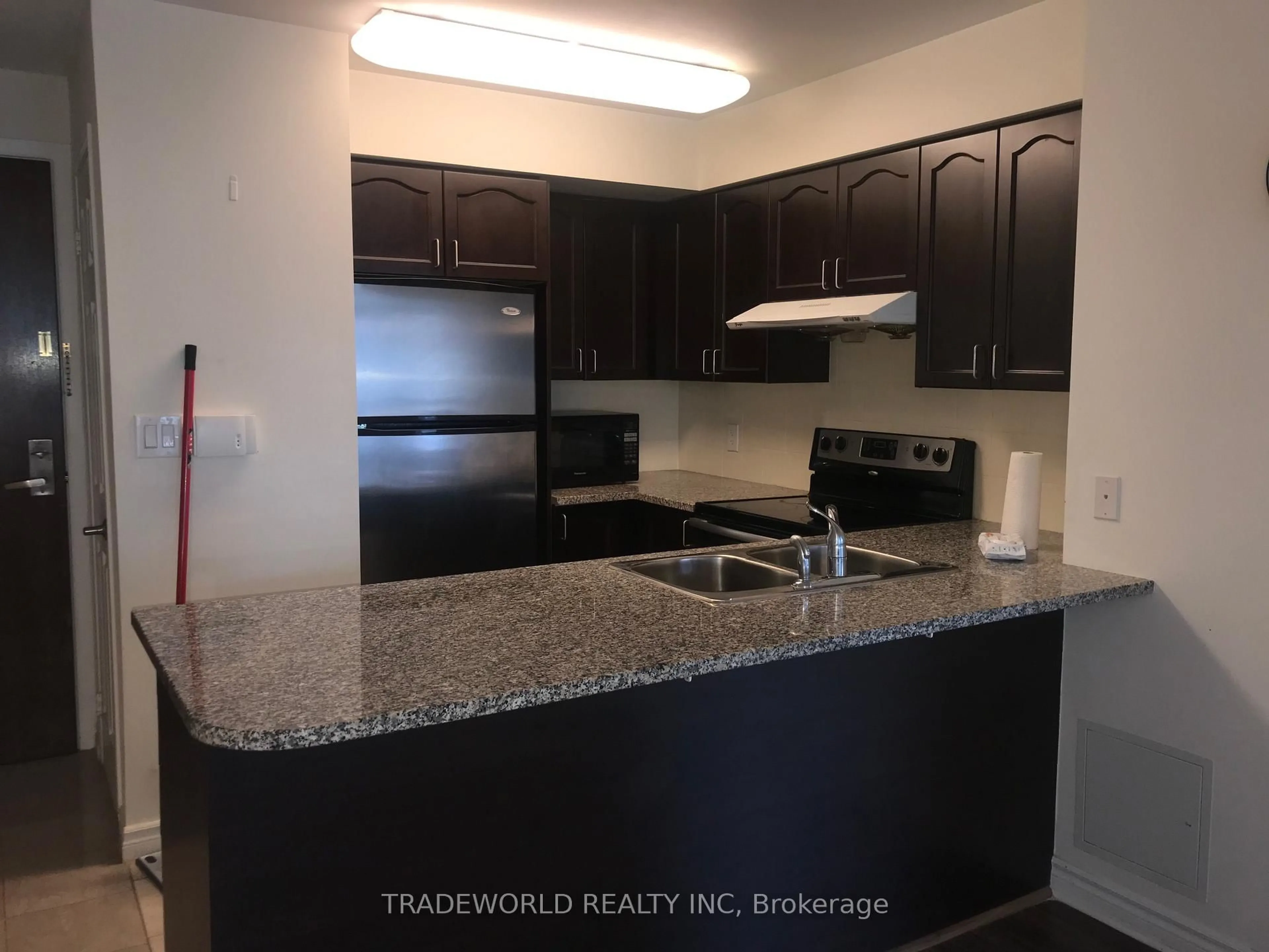 Standard kitchen, unknown for 35 Hollywood Ave #316, Toronto Ontario M2N 0A9