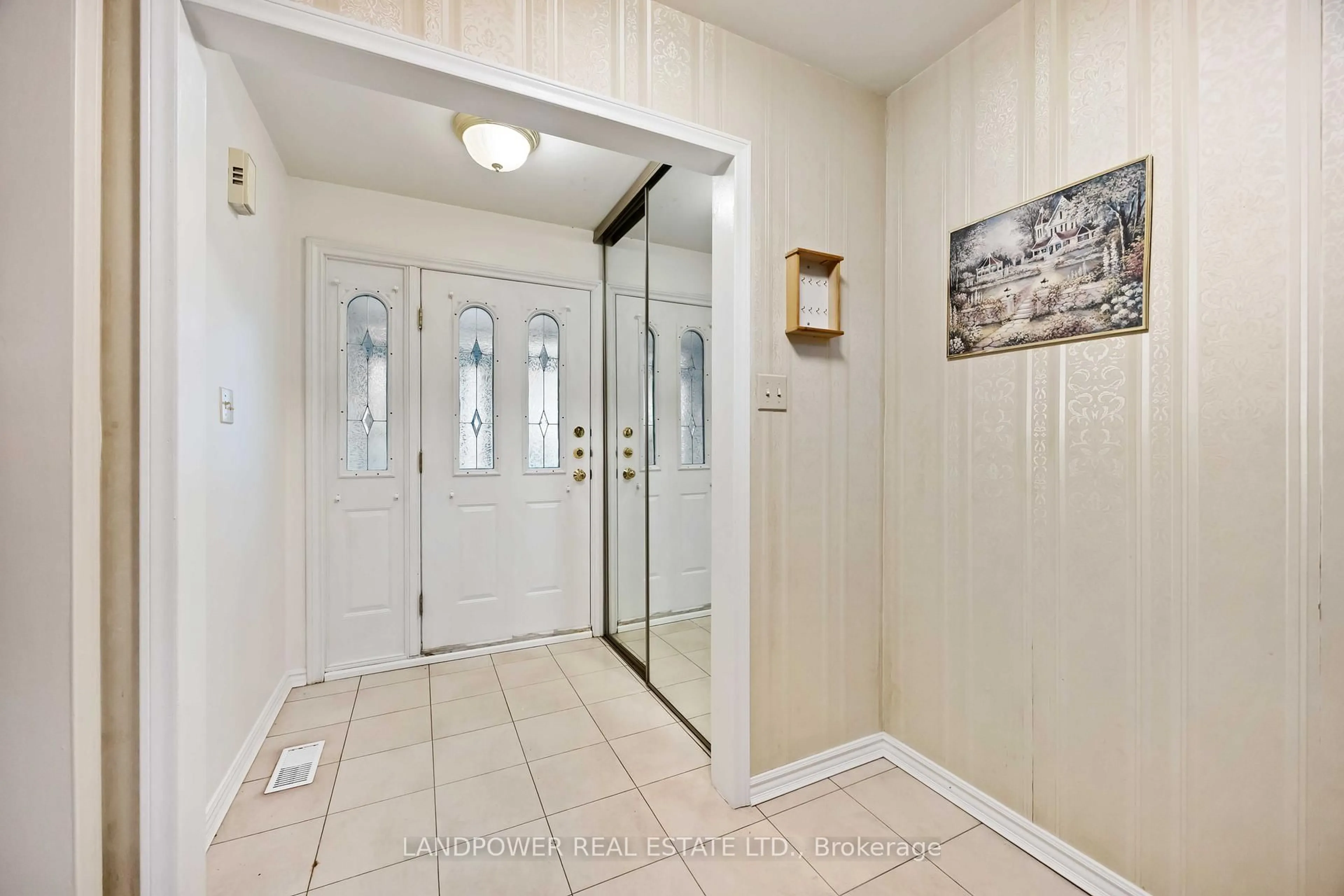 Indoor entryway for 57 Cobblestone Dr, Toronto Ontario M2J 2X6