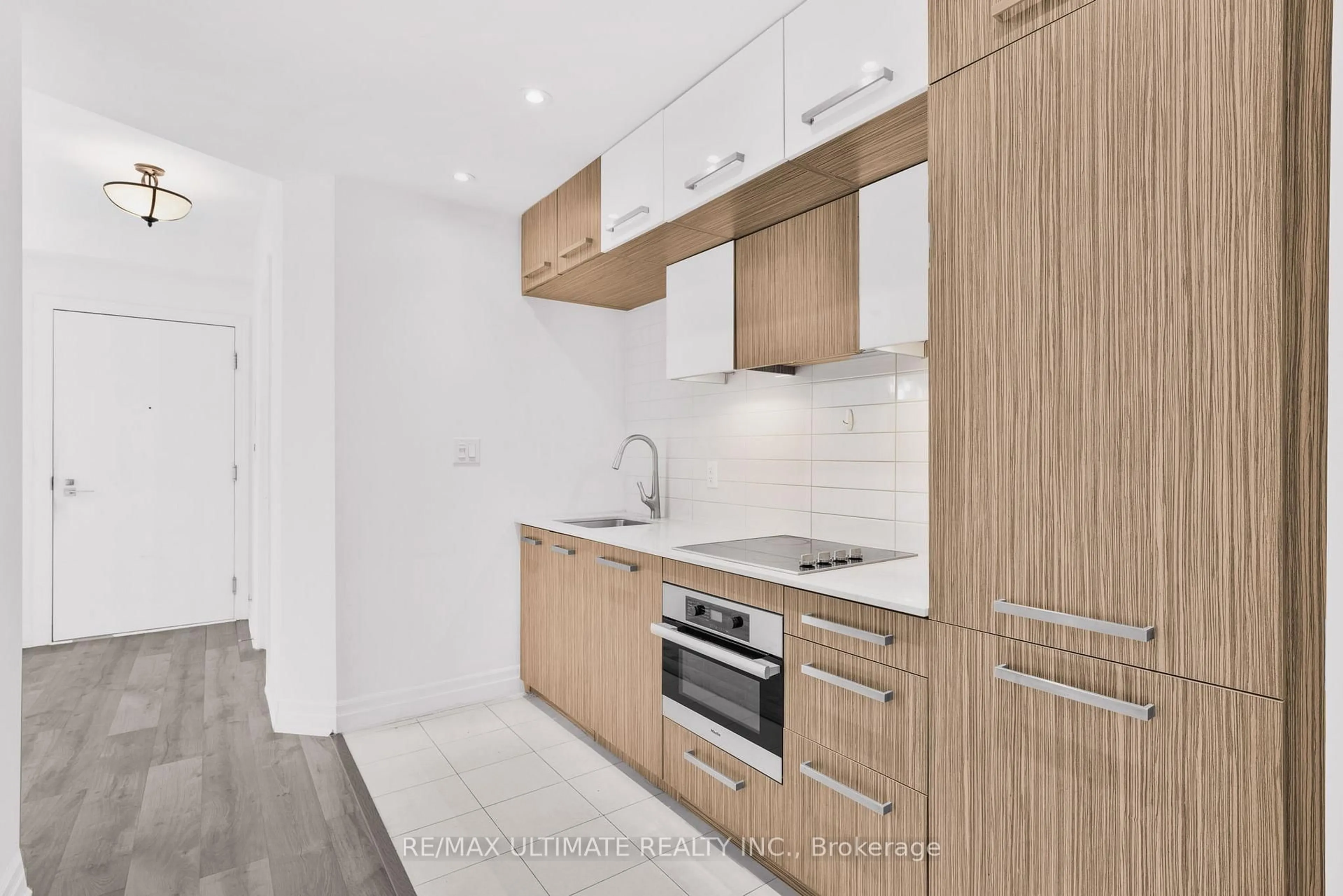 Standard kitchen, wood/laminate floor for 8 The Esplanade St #506, Toronto Ontario M5E 0A6