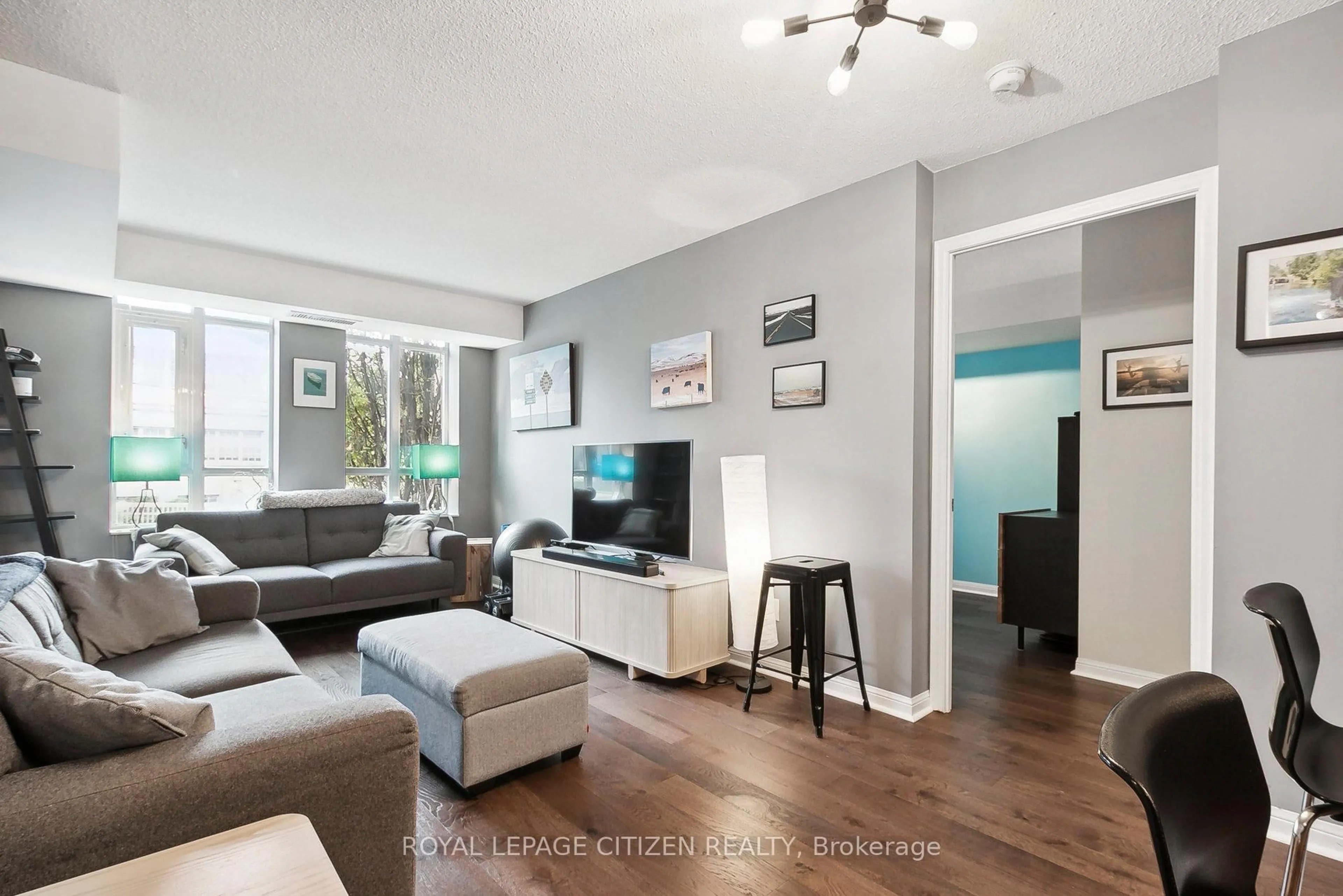 Living room with furniture, wood/laminate floor for 900 Mount Pleasant Rd #121, Toronto Ontario M4P 3J9