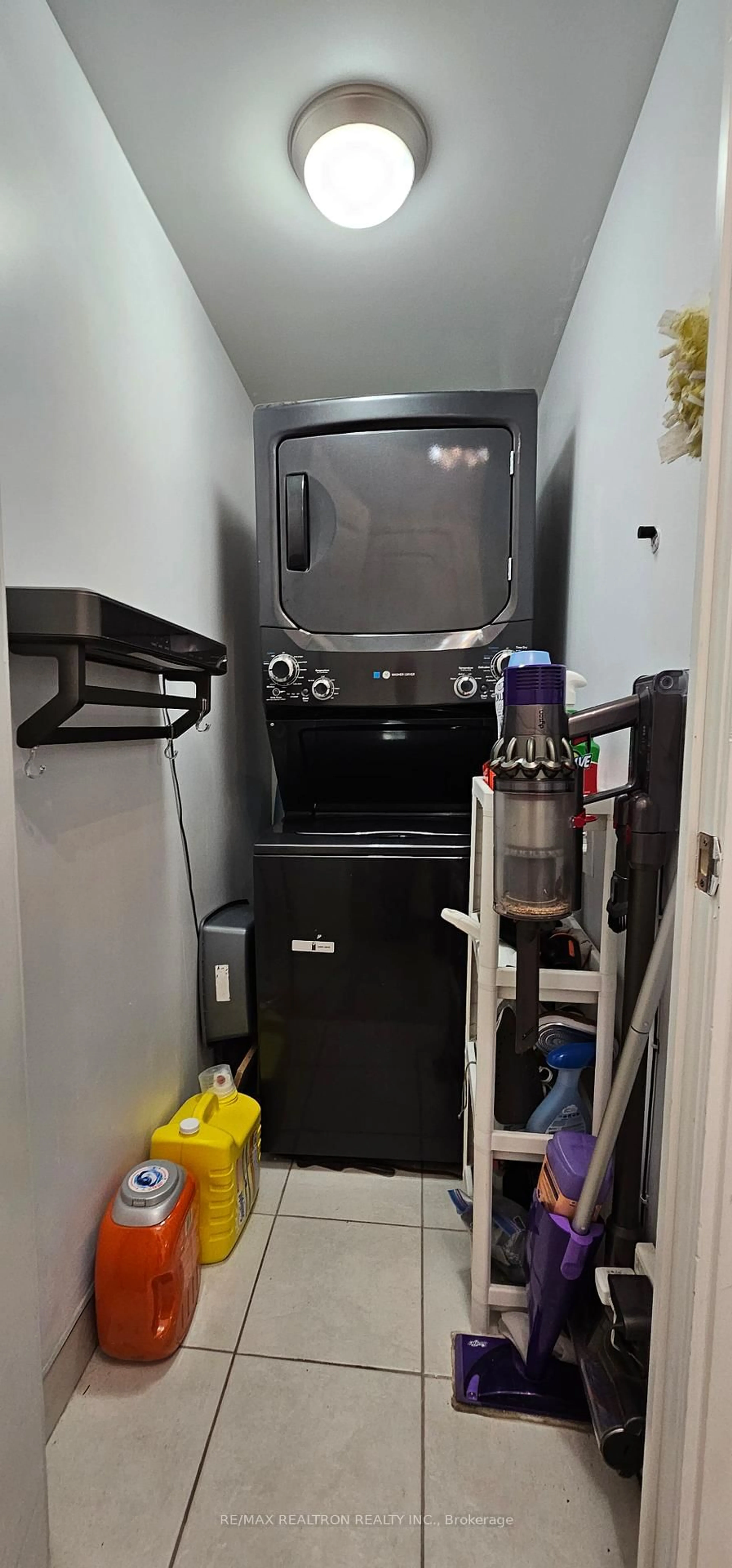 Laundry room for 88 Broadway Ave #1903, Toronto Ontario M4P 0A5