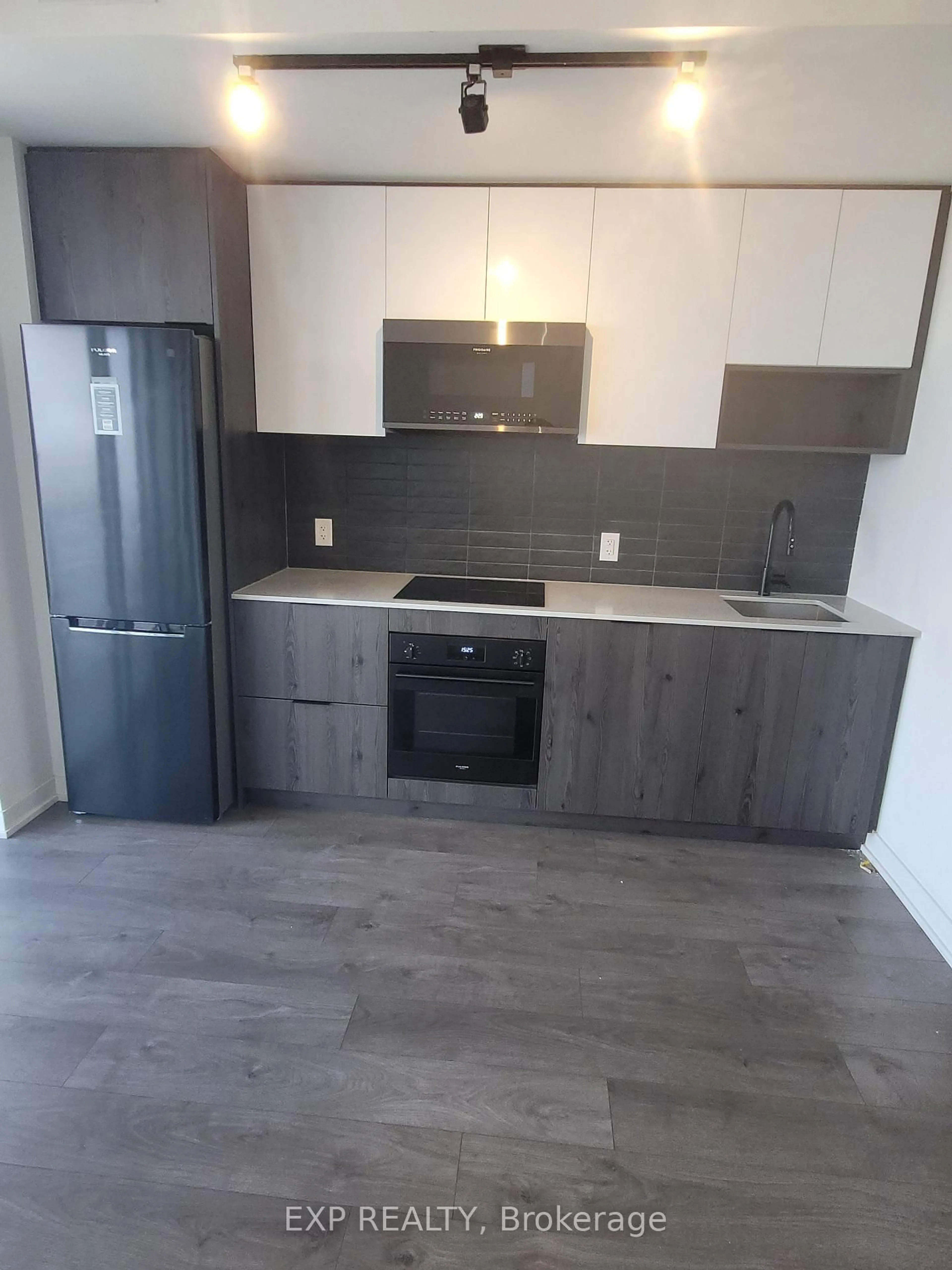 Standard kitchen, wood/laminate floor for 5 Defries St #703, Toronto Ontario M5A 0W7
