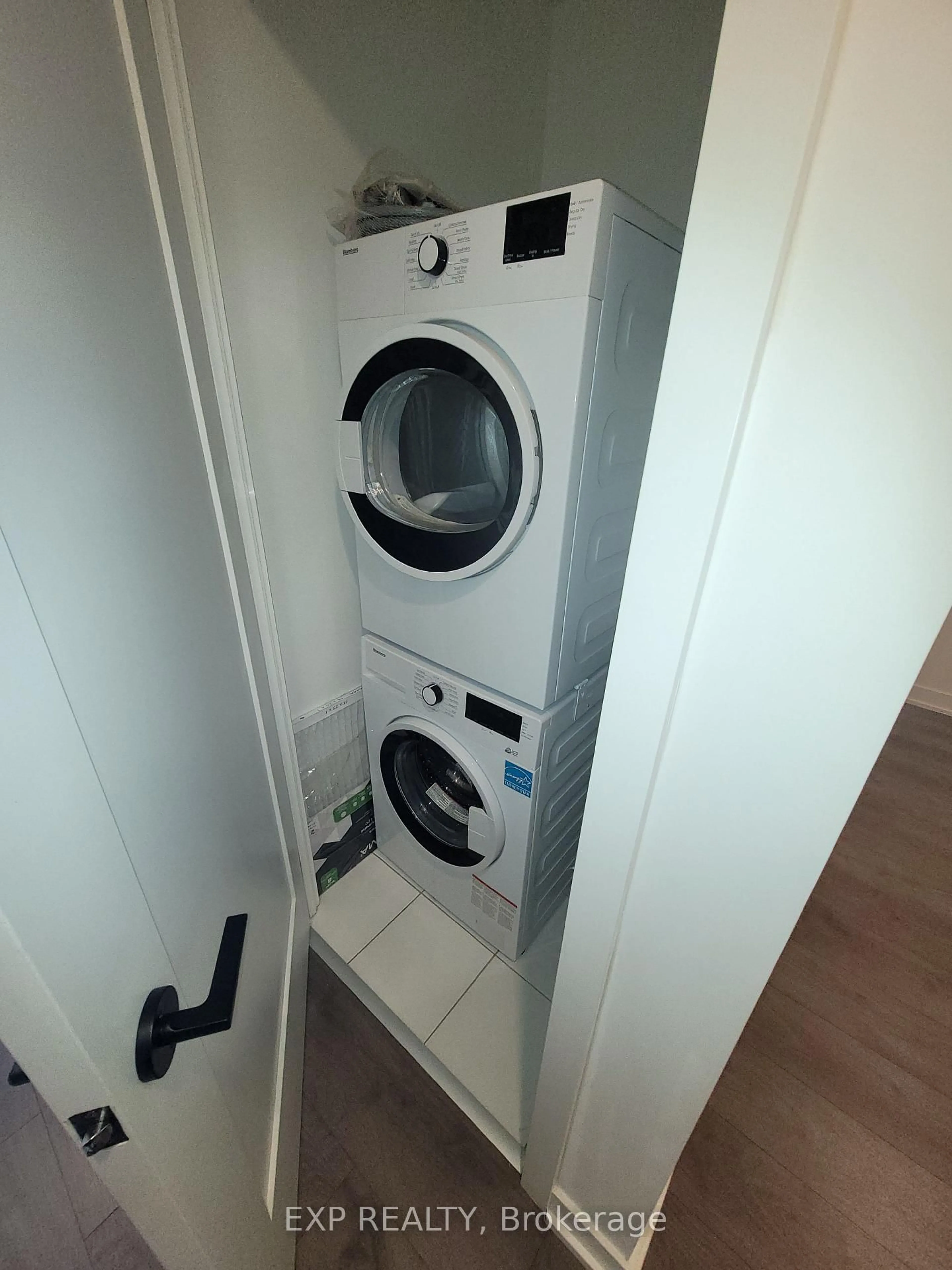 Laundry room for 5 Defries St #703, Toronto Ontario M5A 0W7