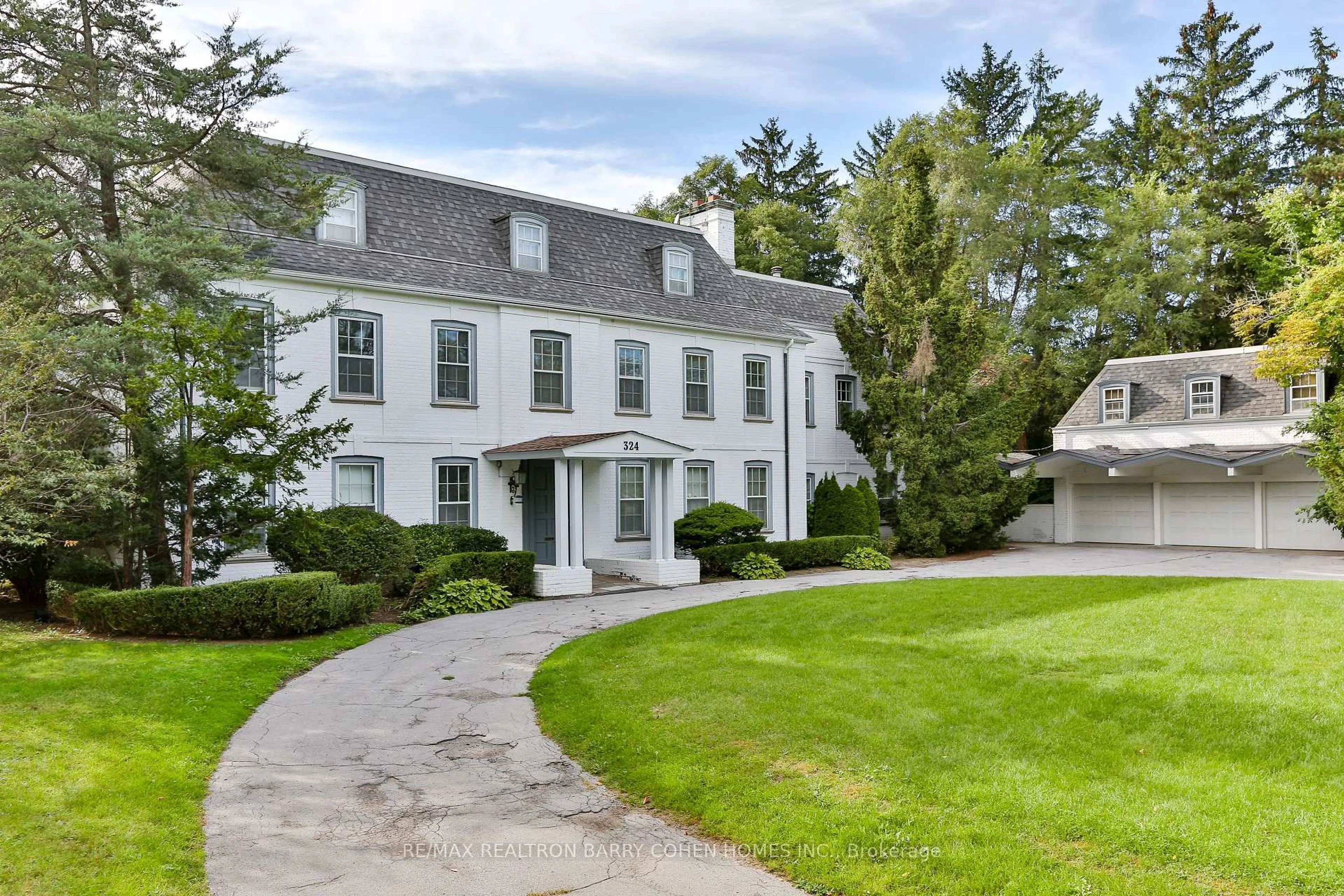 Unknown for 324 Old Yonge St, Toronto Ontario M2P 1R4