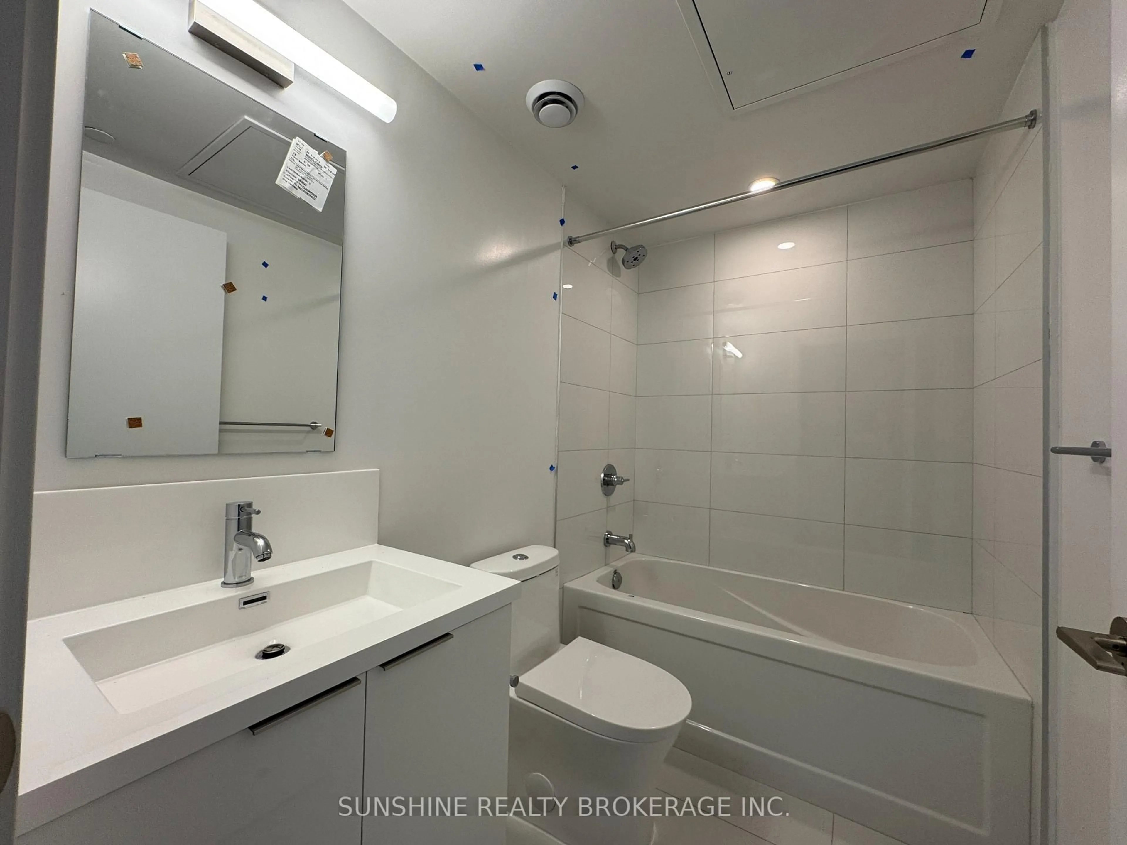 Standard bathroom, ceramic/tile floor for 230 Simcoe St #3421, Toronto Ontario M5T 0G7
