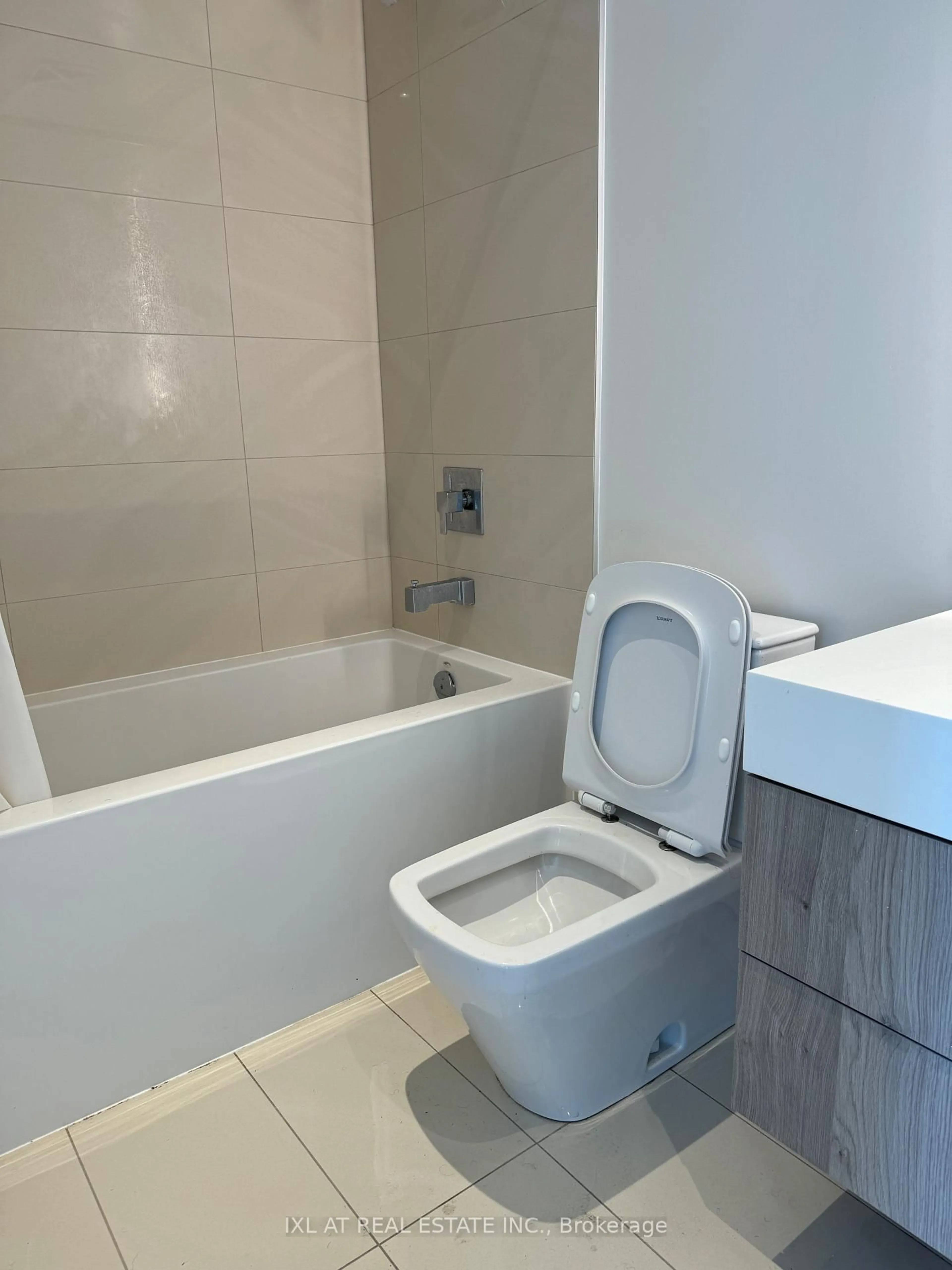 Standard bathroom, unknown for 1 Yorkville Ave #3405, Toronto Ontario M4W 0B1