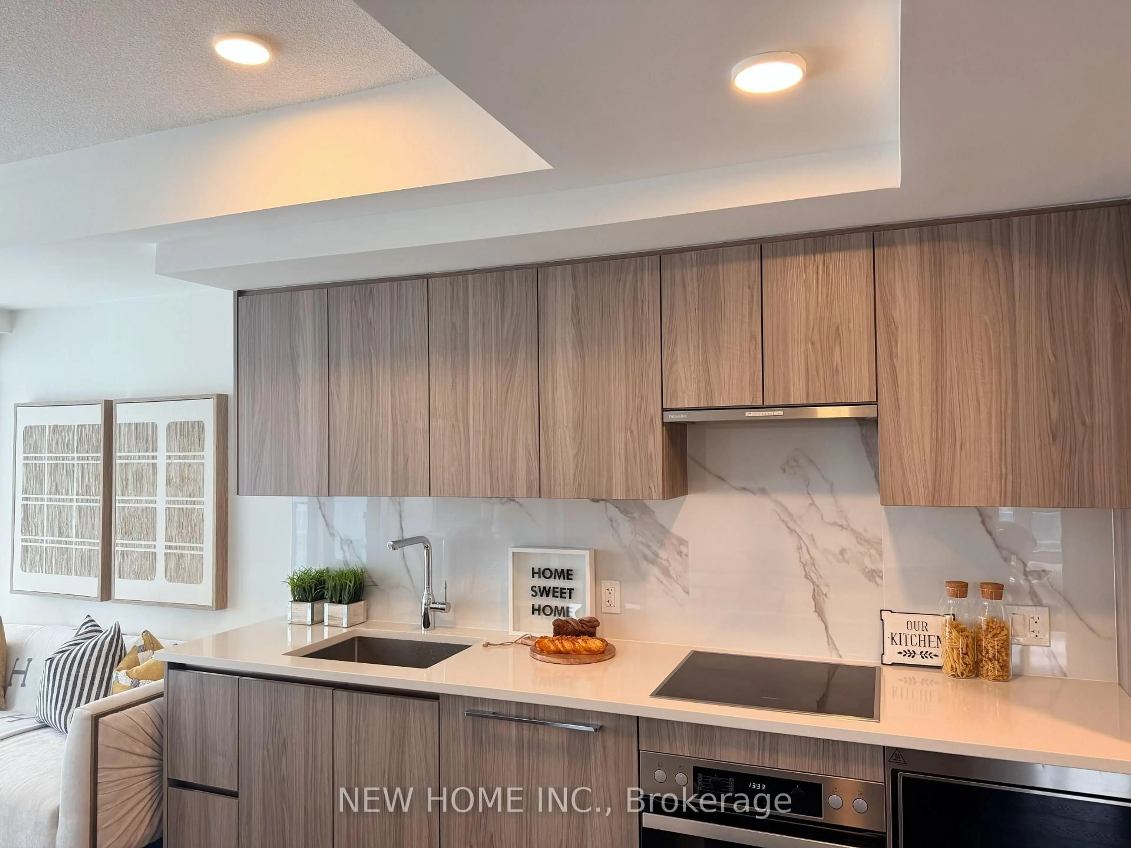 Contemporary kitchen, unknown for 3 Concord Cityplace Way #1703, Toronto Ontario M5V 0X4