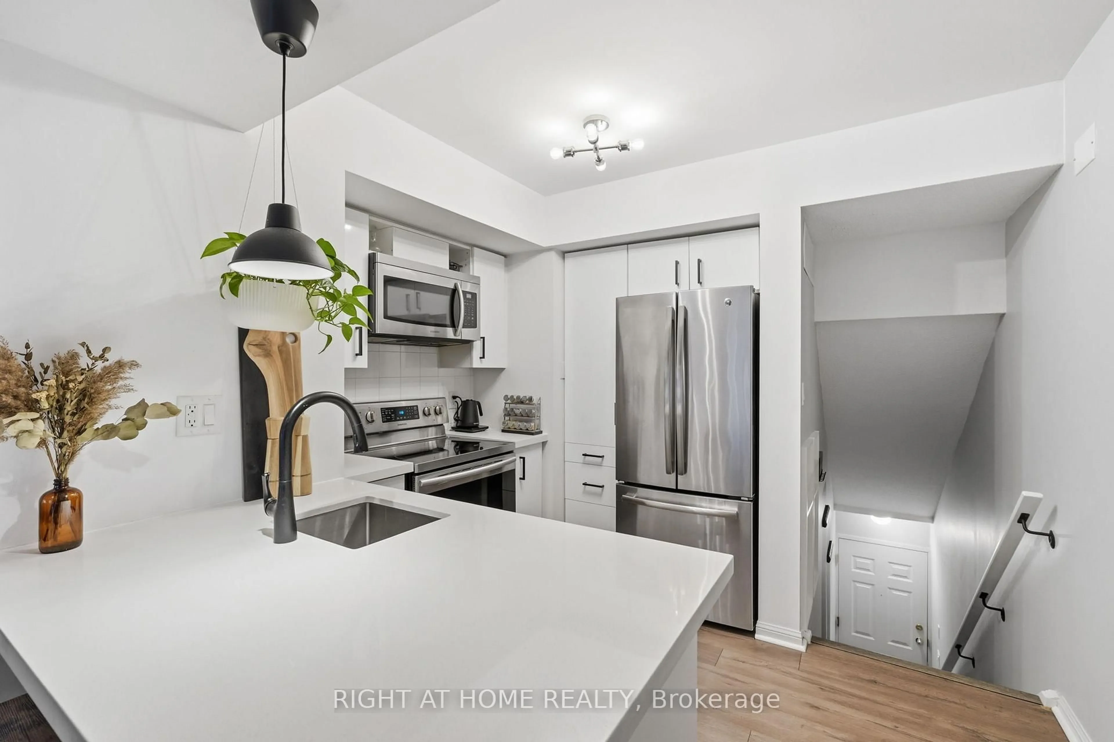 Open concept kitchen, unknown for 5 Everson Dr #916, Toronto Ontario M2N 7C3