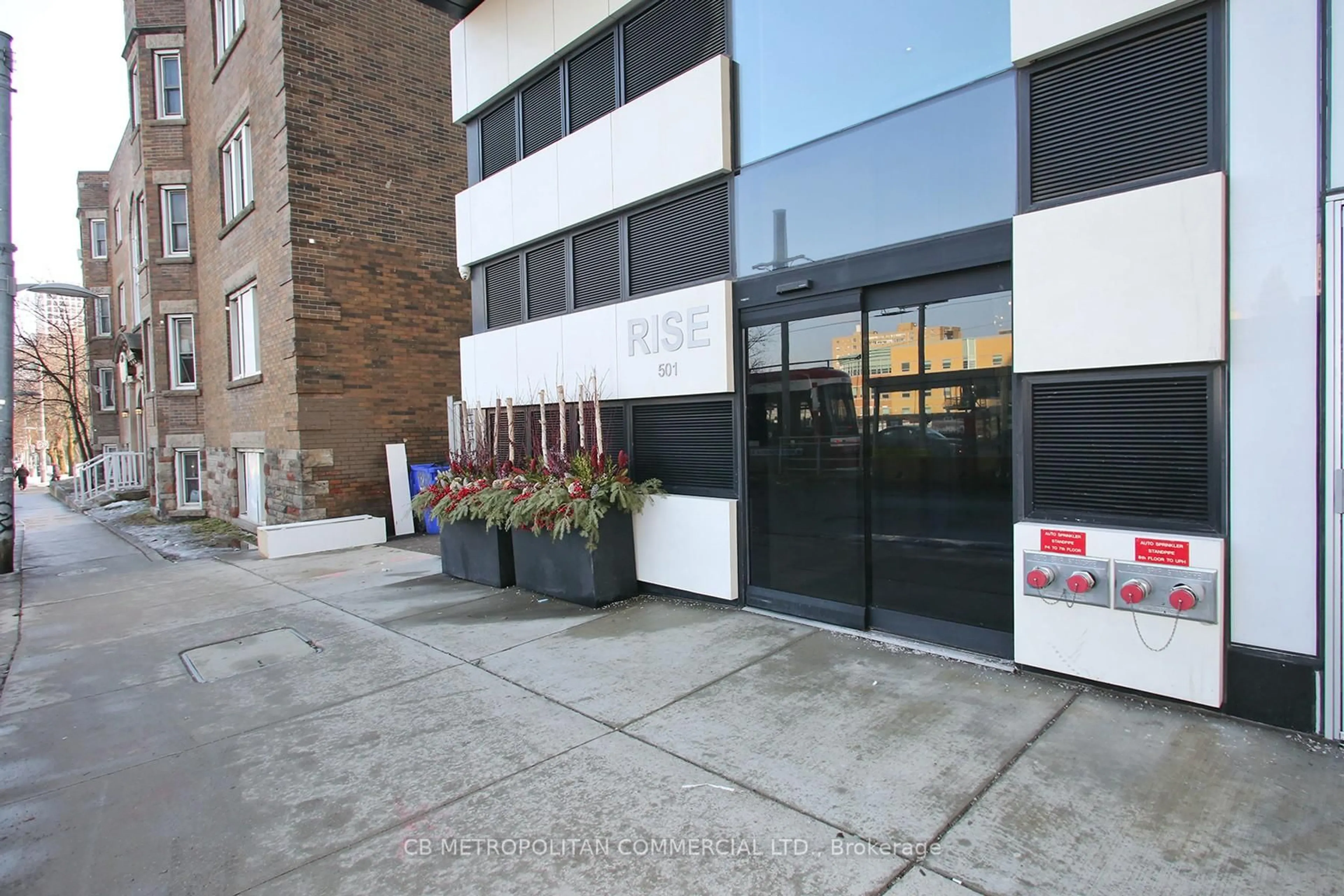Indoor foyer for 501 St Clair Ave #1105, Toronto Ontario M5P 0A2
