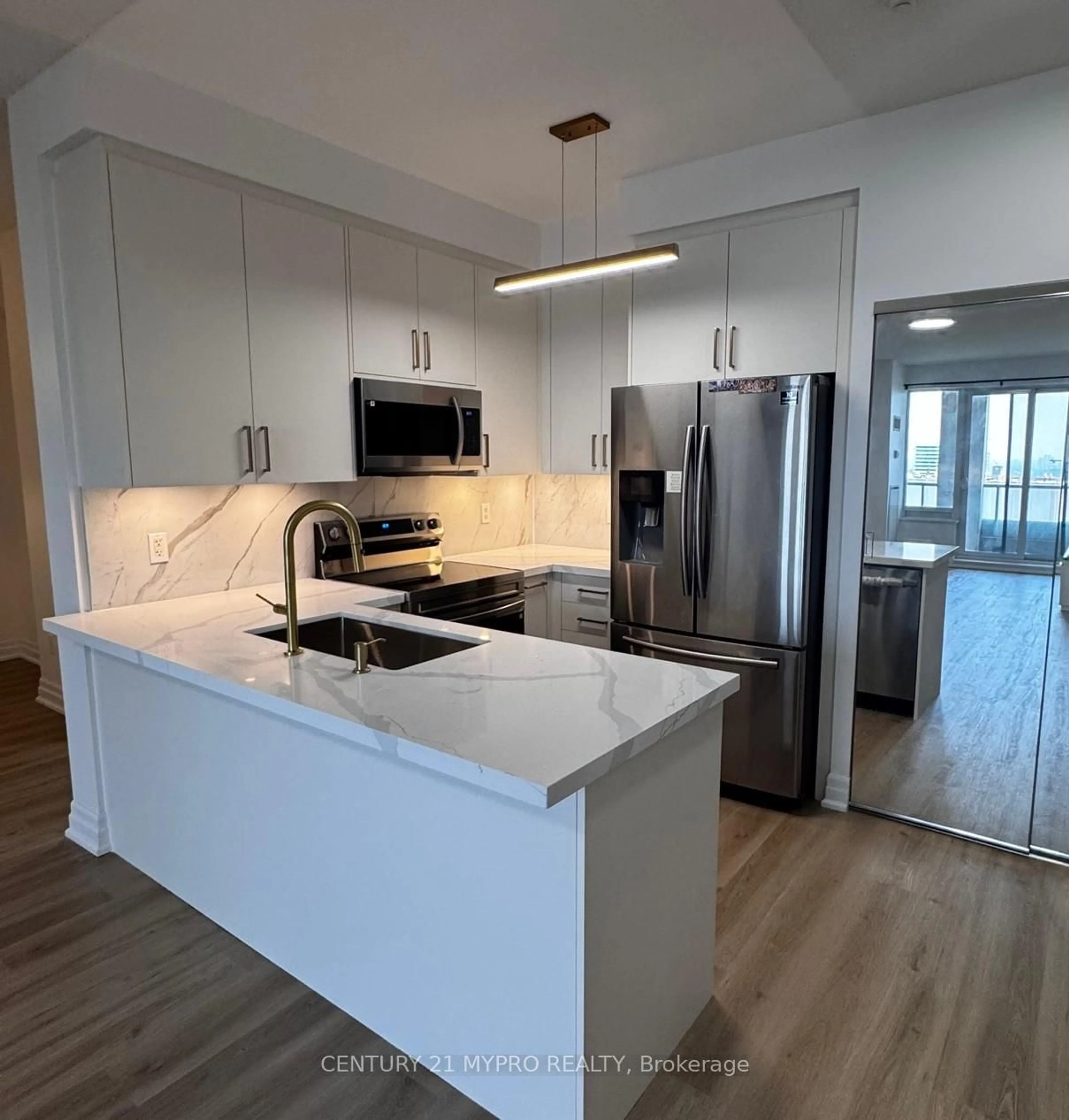 Open concept kitchen, unknown for 35 Balmuto St #3010, Toronto Ontario M4Y 0A3