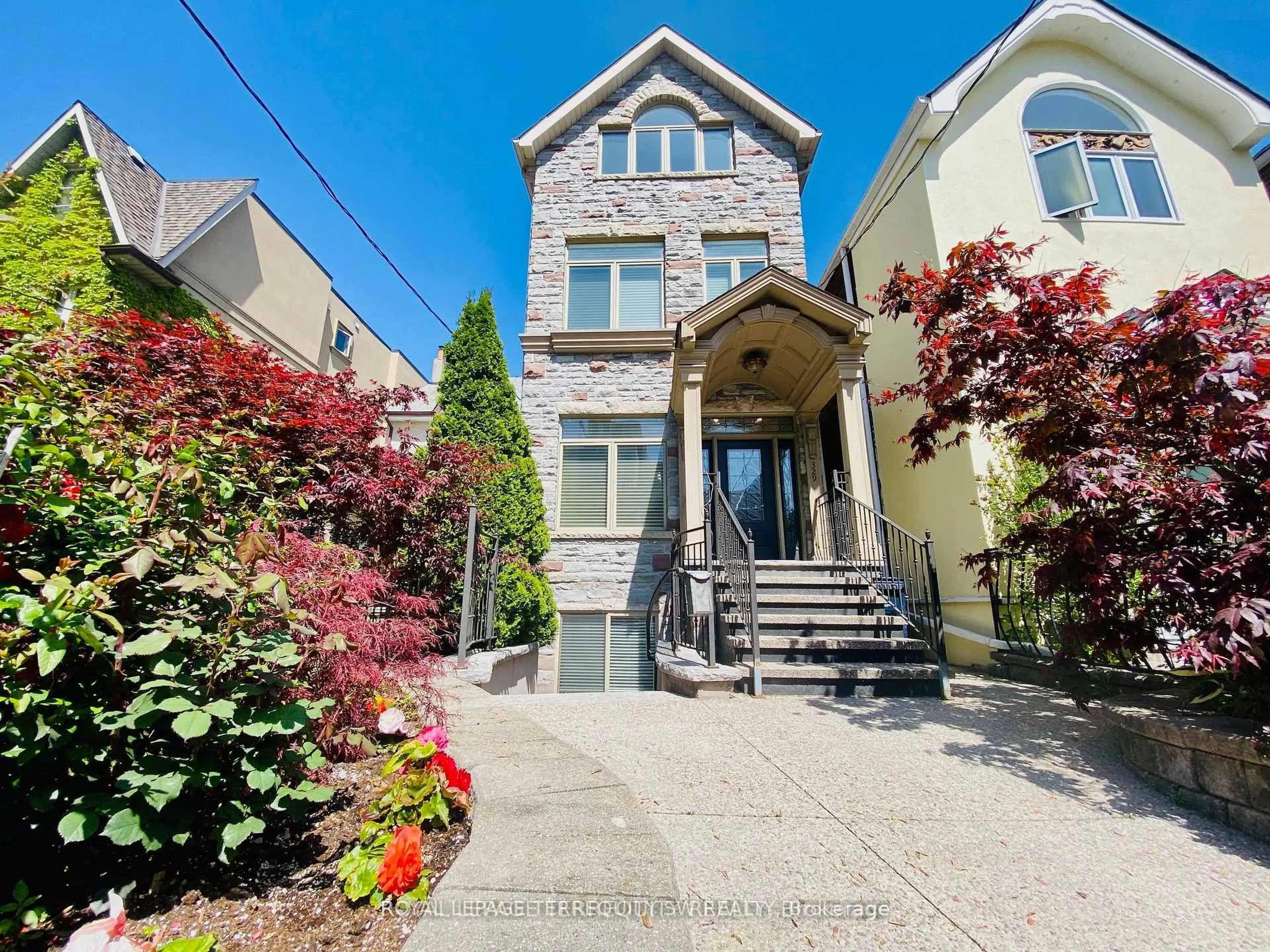 Unknown for 329 Lippincott St, Toronto Ontario M5S 2P6