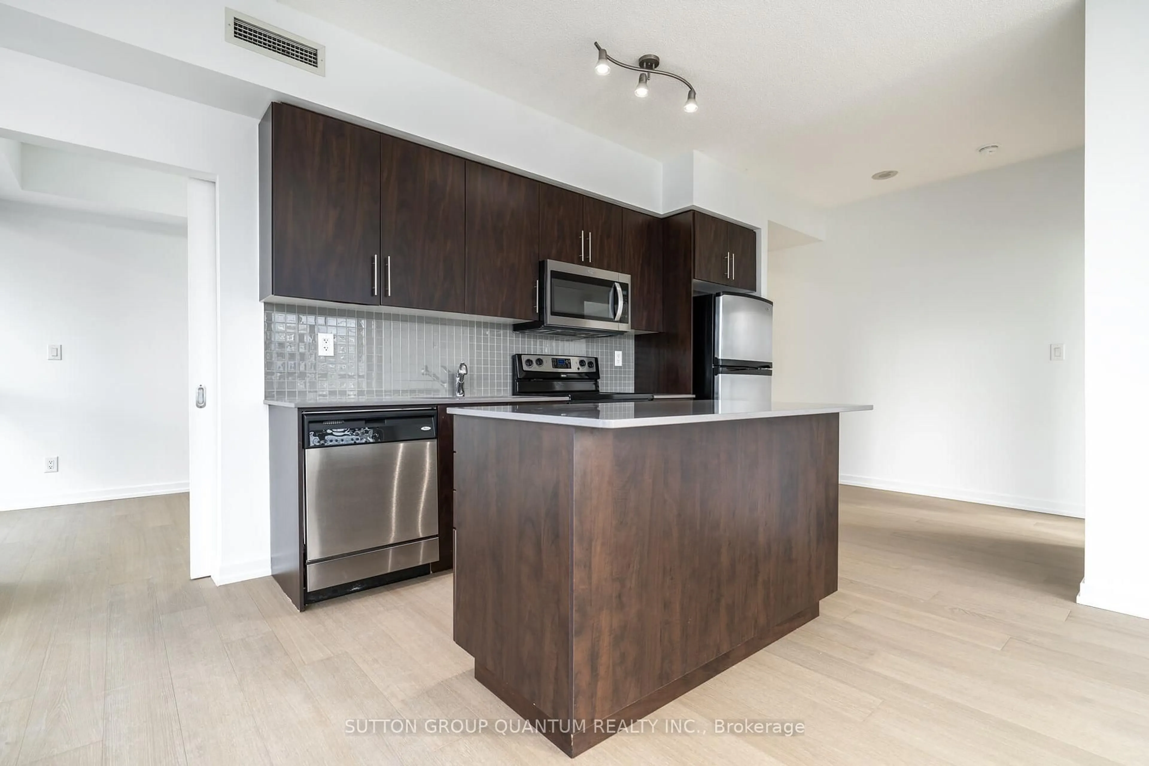 Unknown for 65 Bremner Blvd #3805, Toronto Ontario M5J 0A7