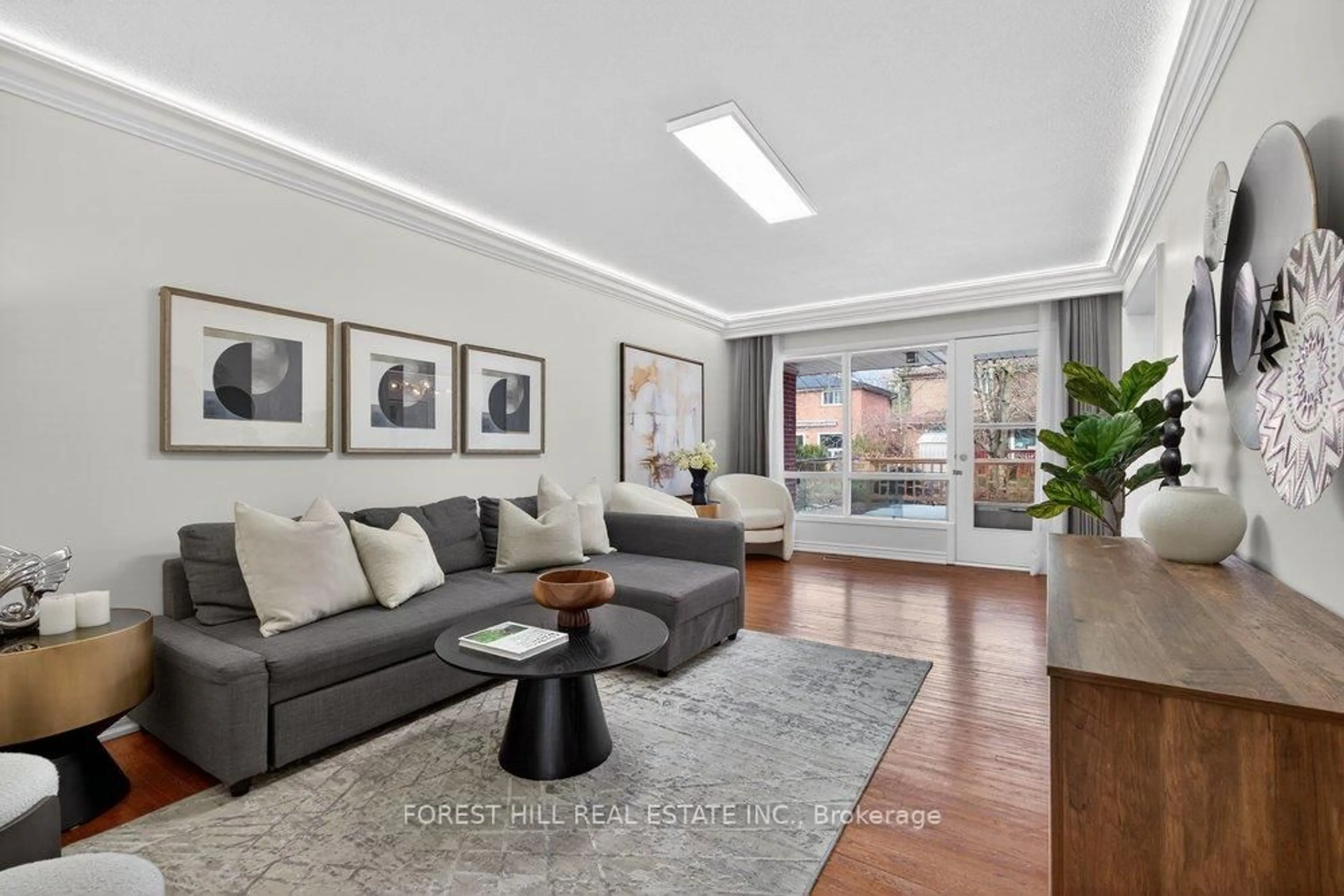 Living room with furniture, unknown for 26 Fontainbleau Dr, Toronto Ontario M2M 1N9