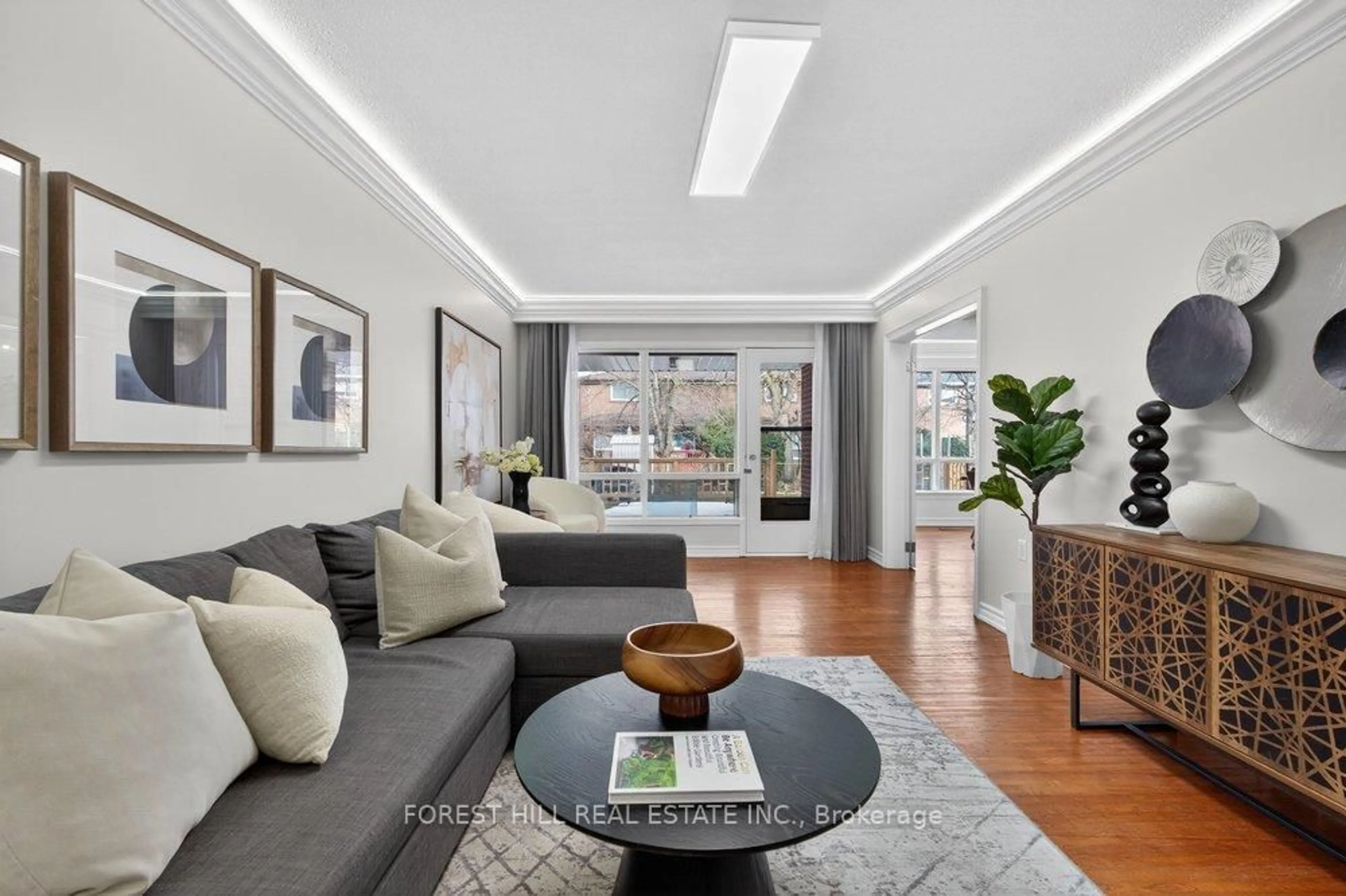 Living room with furniture, unknown for 26 Fontainbleau Dr, Toronto Ontario M2M 1N9