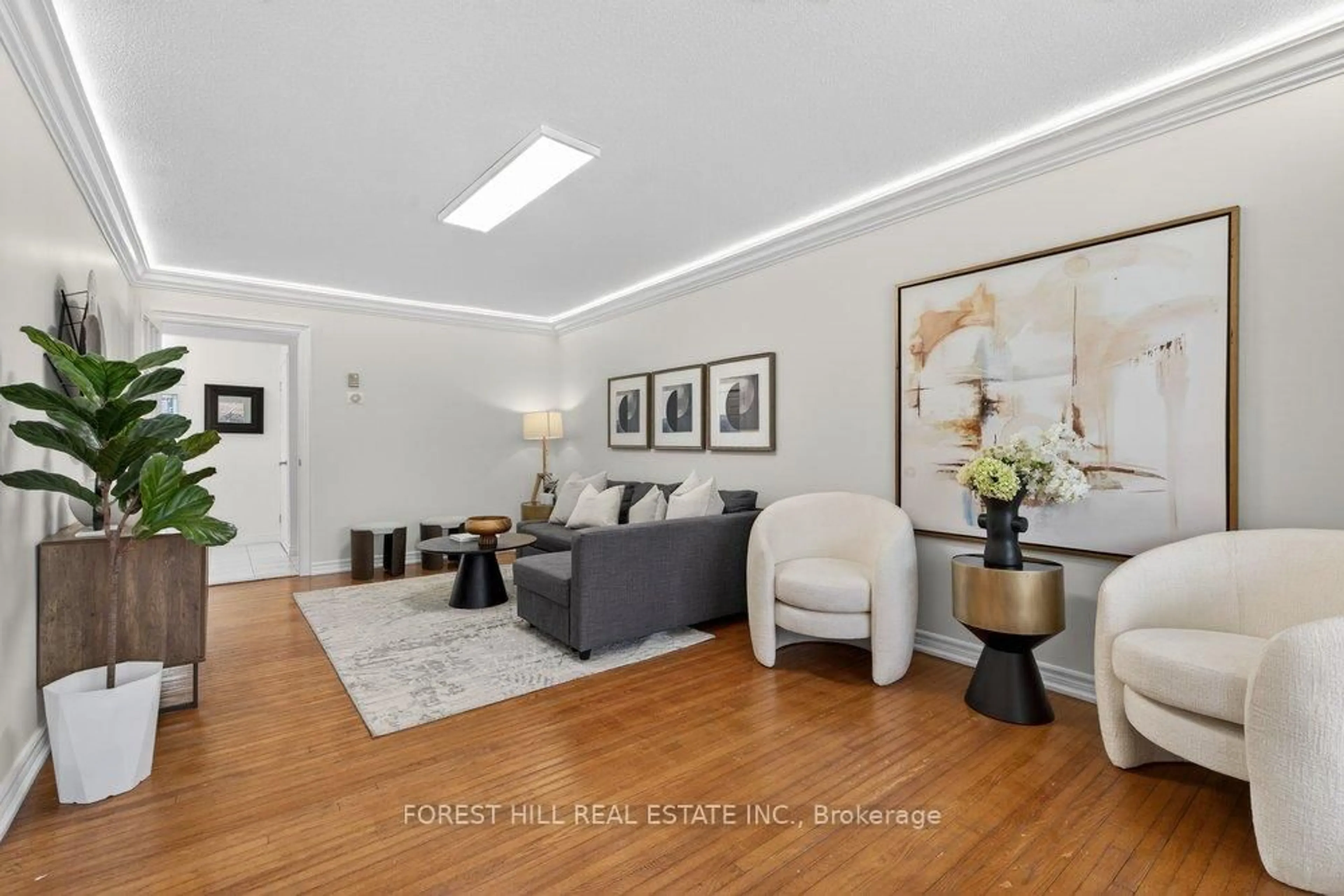 Living room with furniture, unknown for 26 Fontainbleau Dr, Toronto Ontario M2M 1N9