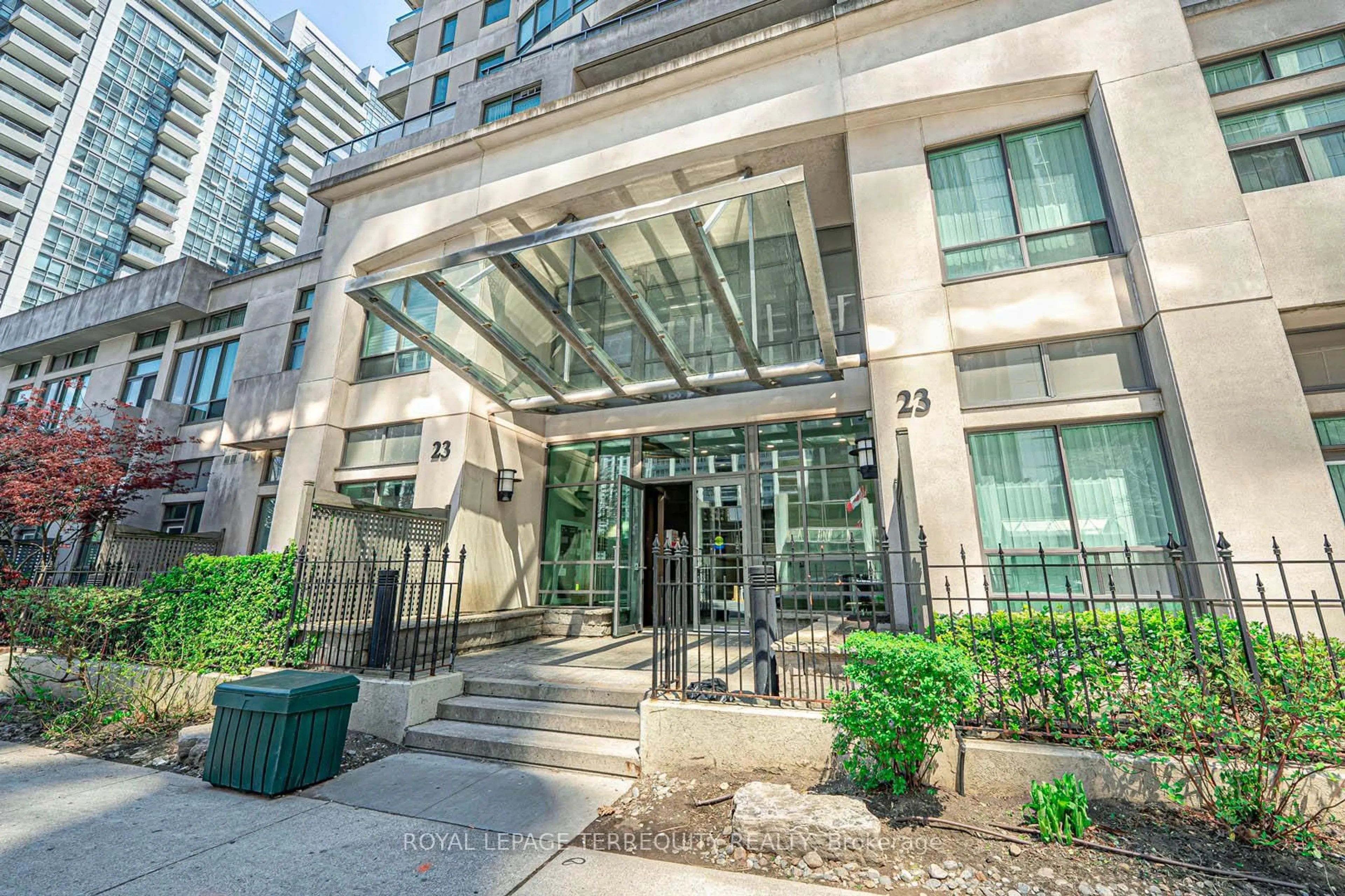Indoor foyer for 23 Hollywood Ave #2610, Toronto Ontario M2N 7L8