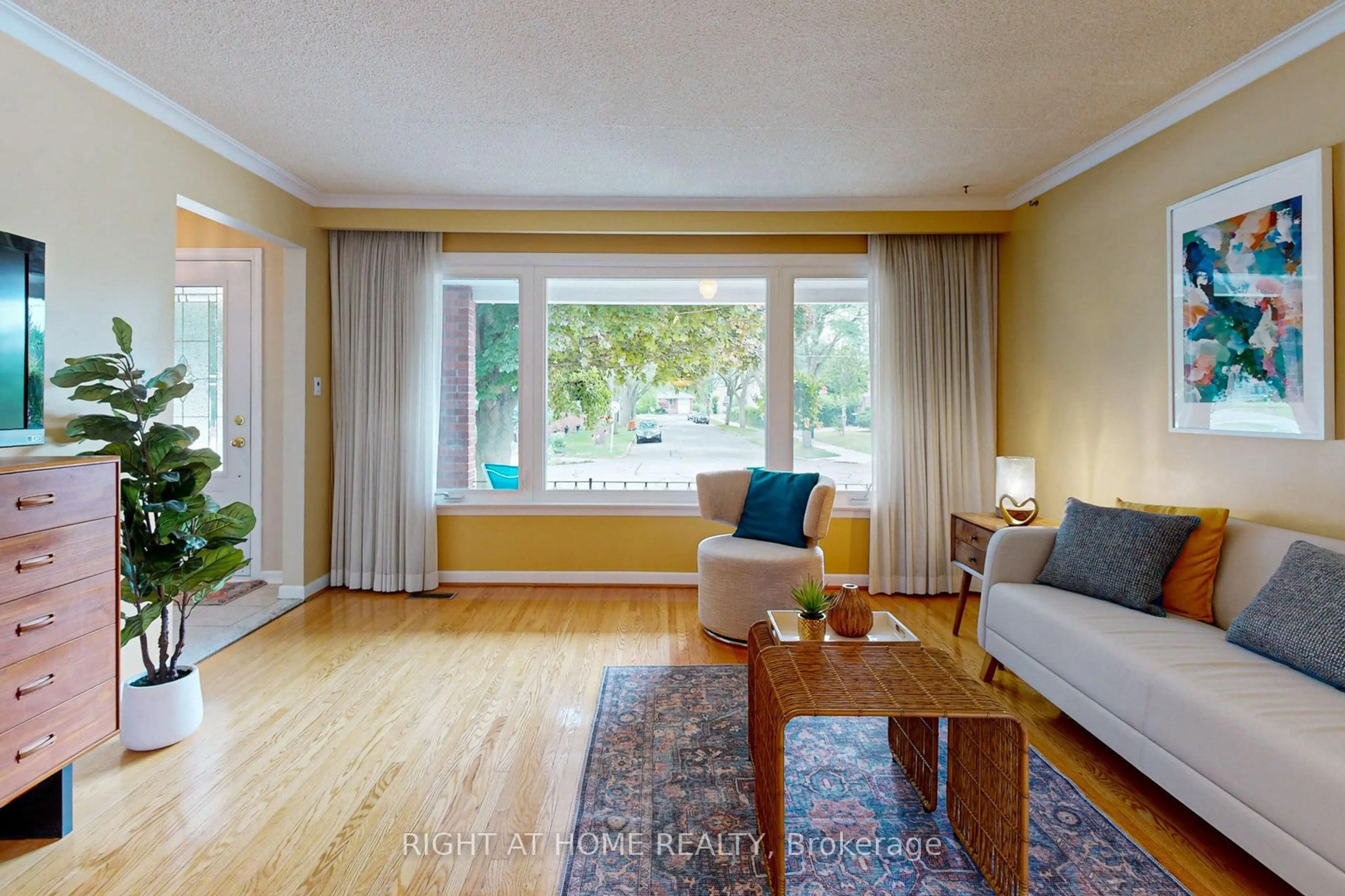 Living room with furniture, wood/laminate floor for 220 Homewood Ave, Toronto Ontario M2M 1K6