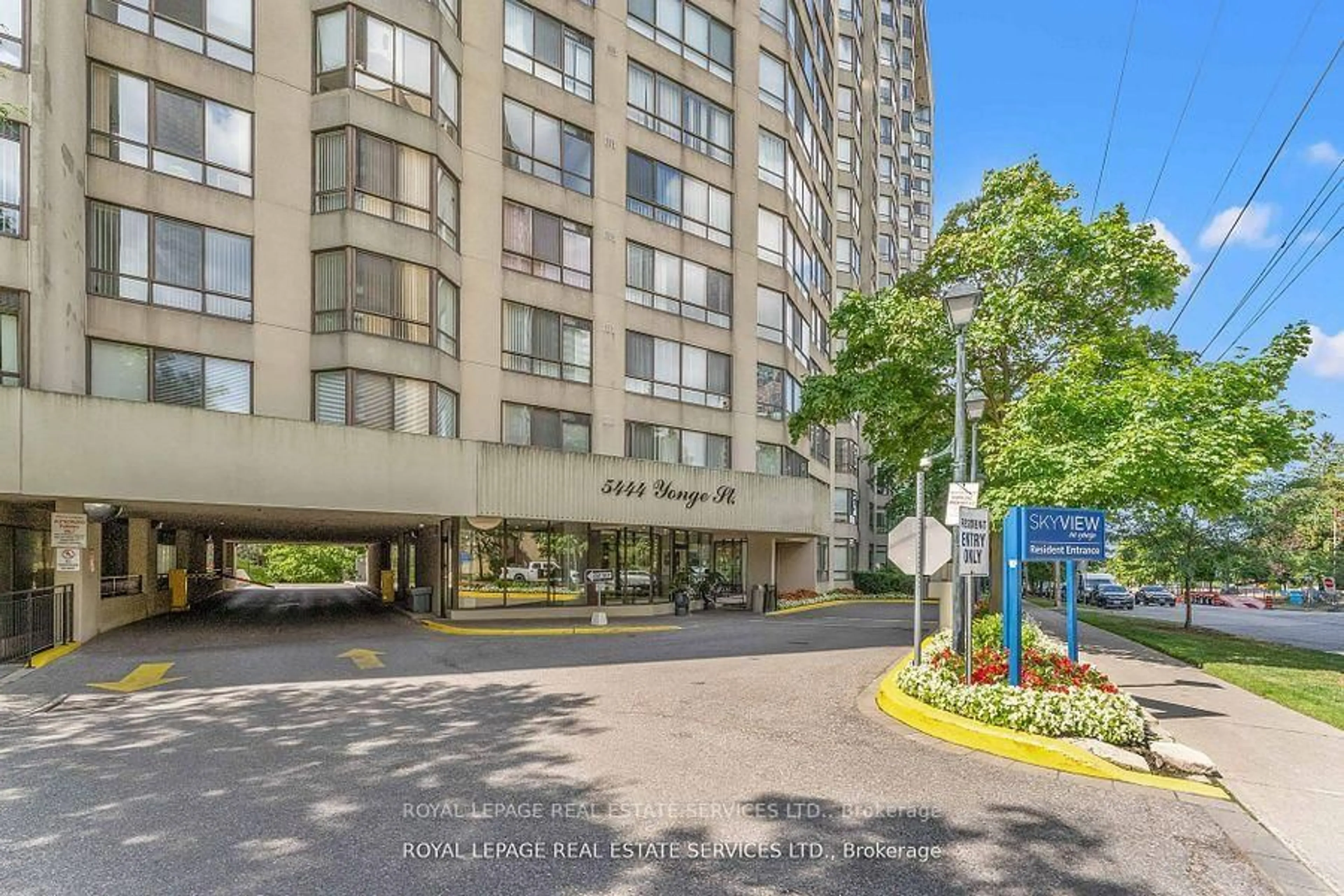 Indoor foyer for 5444 Yonge St #1711, Toronto Ontario M2N 6J4