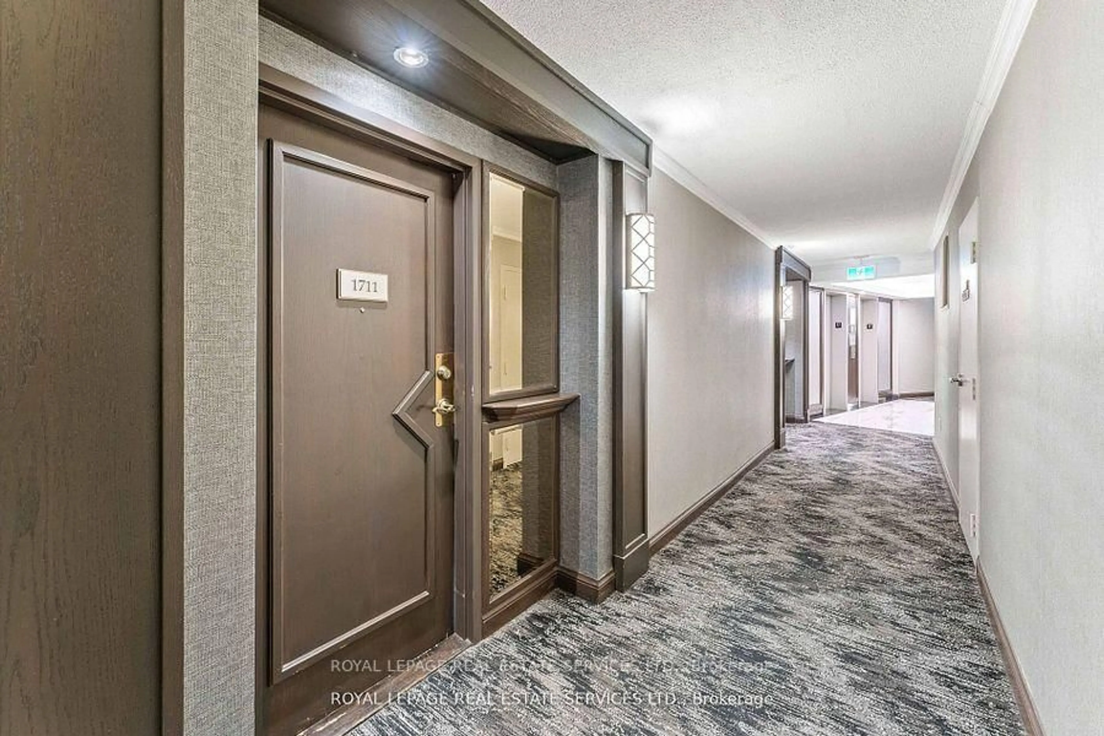 Indoor foyer for 5444 Yonge St #1711, Toronto Ontario M2N 6J4