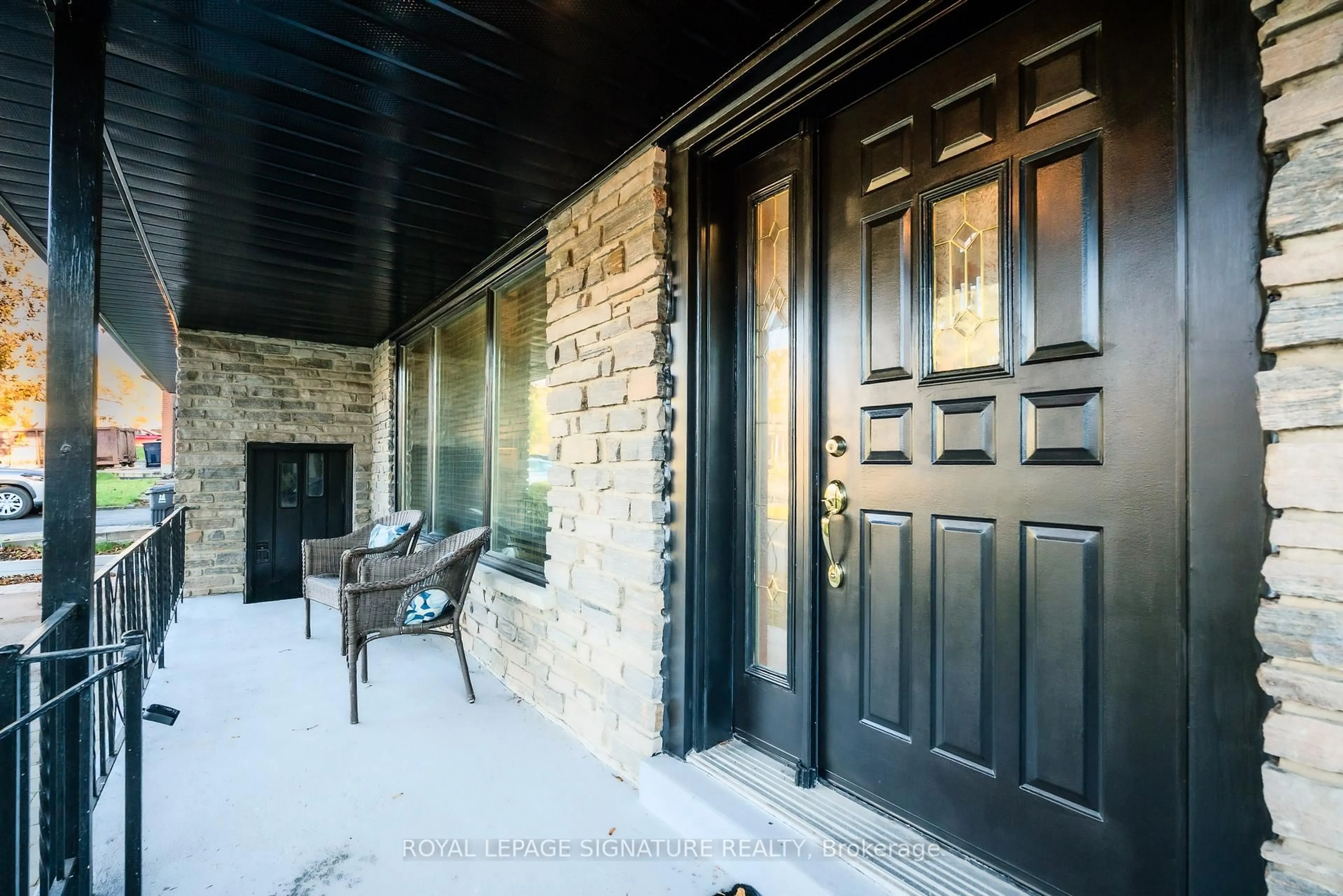 Indoor entryway for 15 Prattley Dr, Toronto Ontario M2J 2K1