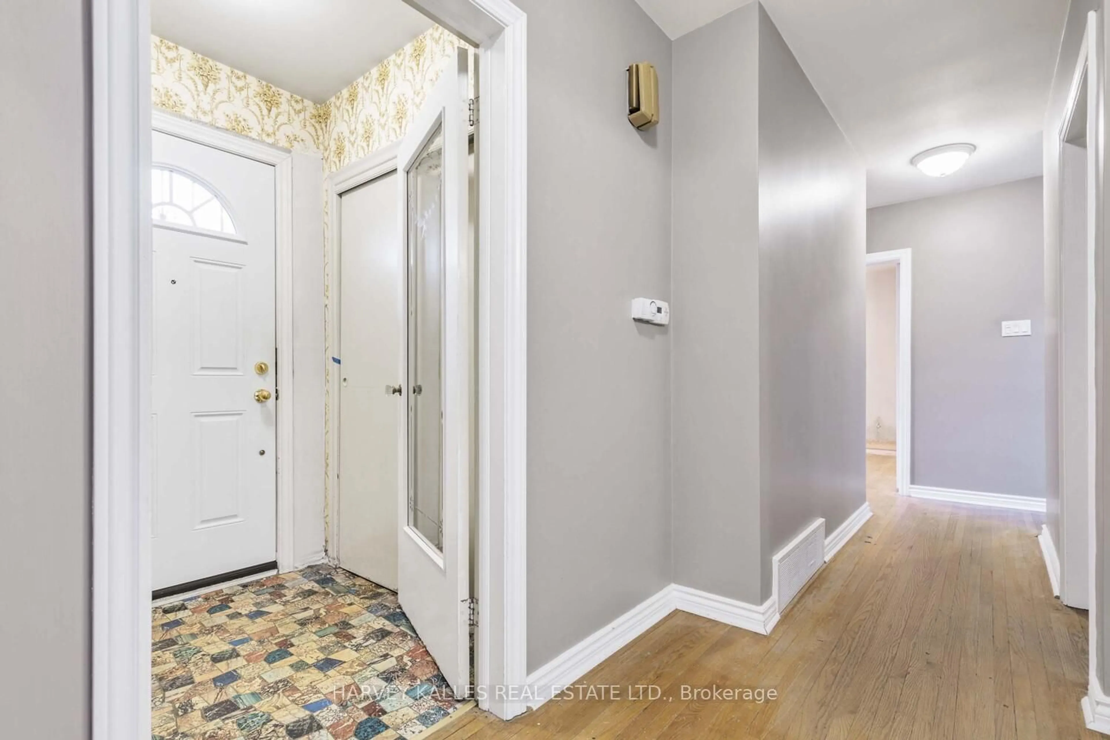 Indoor entryway for 246 Brighton Ave, Toronto Ontario M3H 4E7