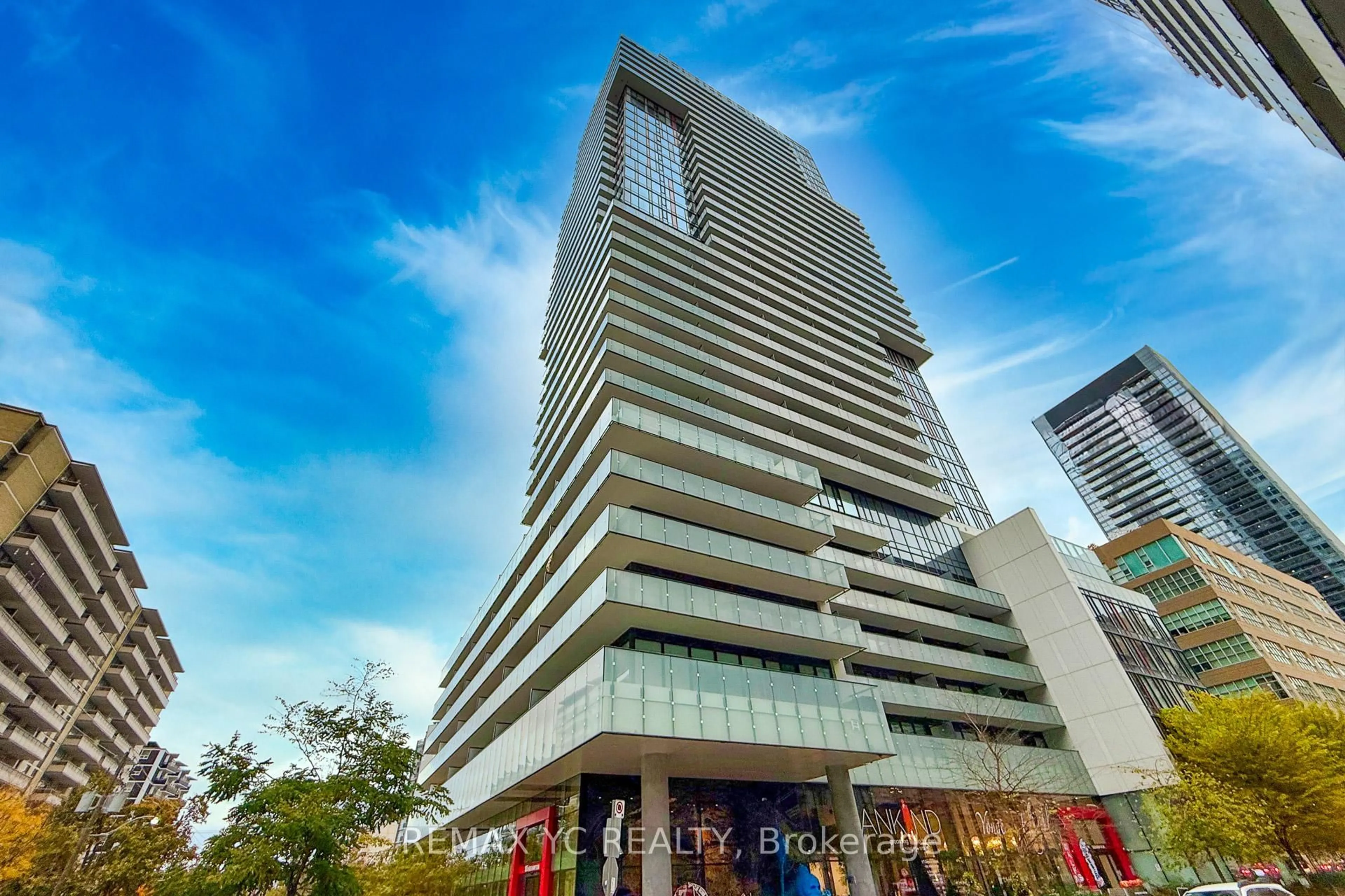 Indoor foyer for 185 Roehampton Ave #2103, Toronto Ontario M4P 0C6