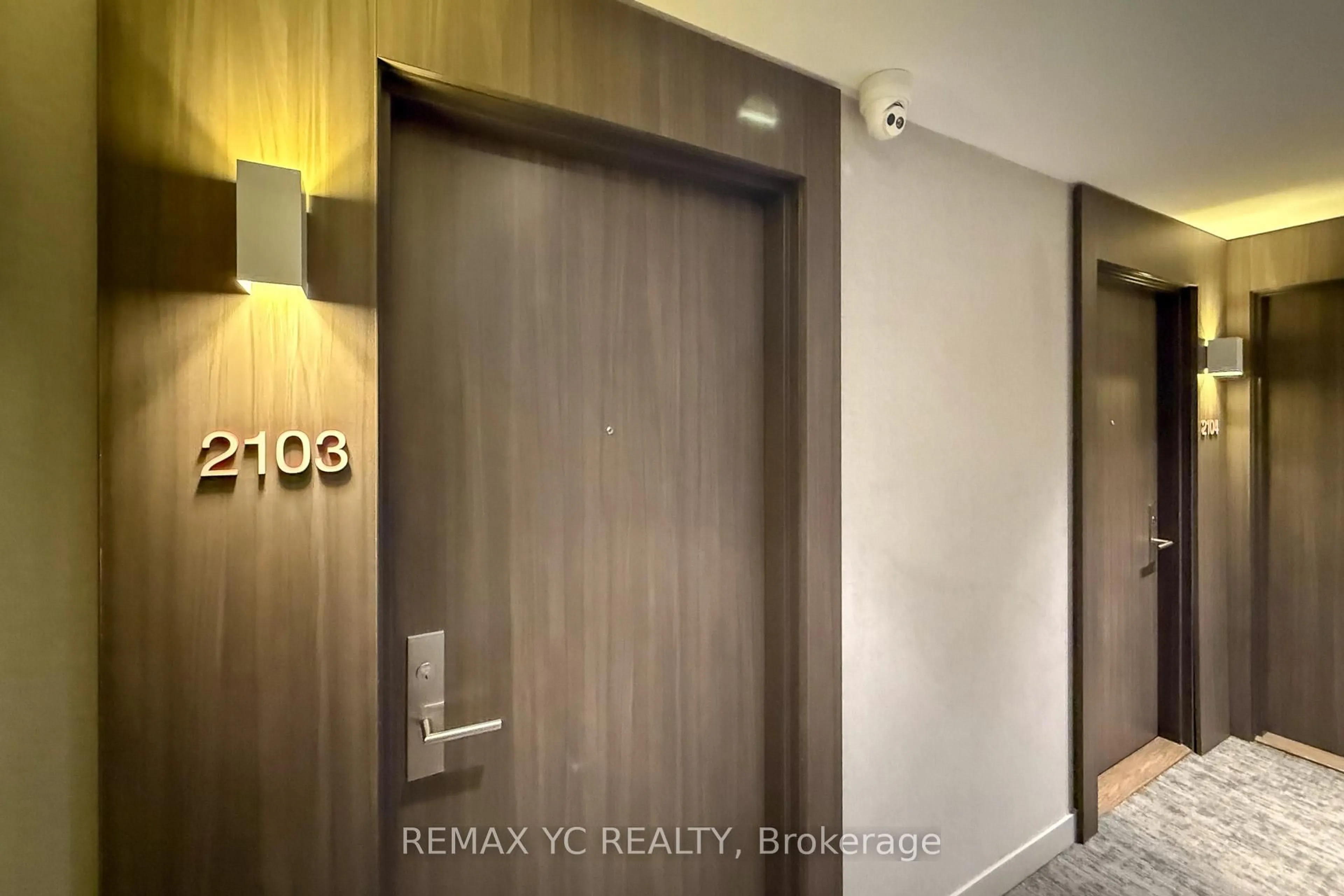 Indoor entryway for 185 Roehampton Ave #2103, Toronto Ontario M4P 0C6