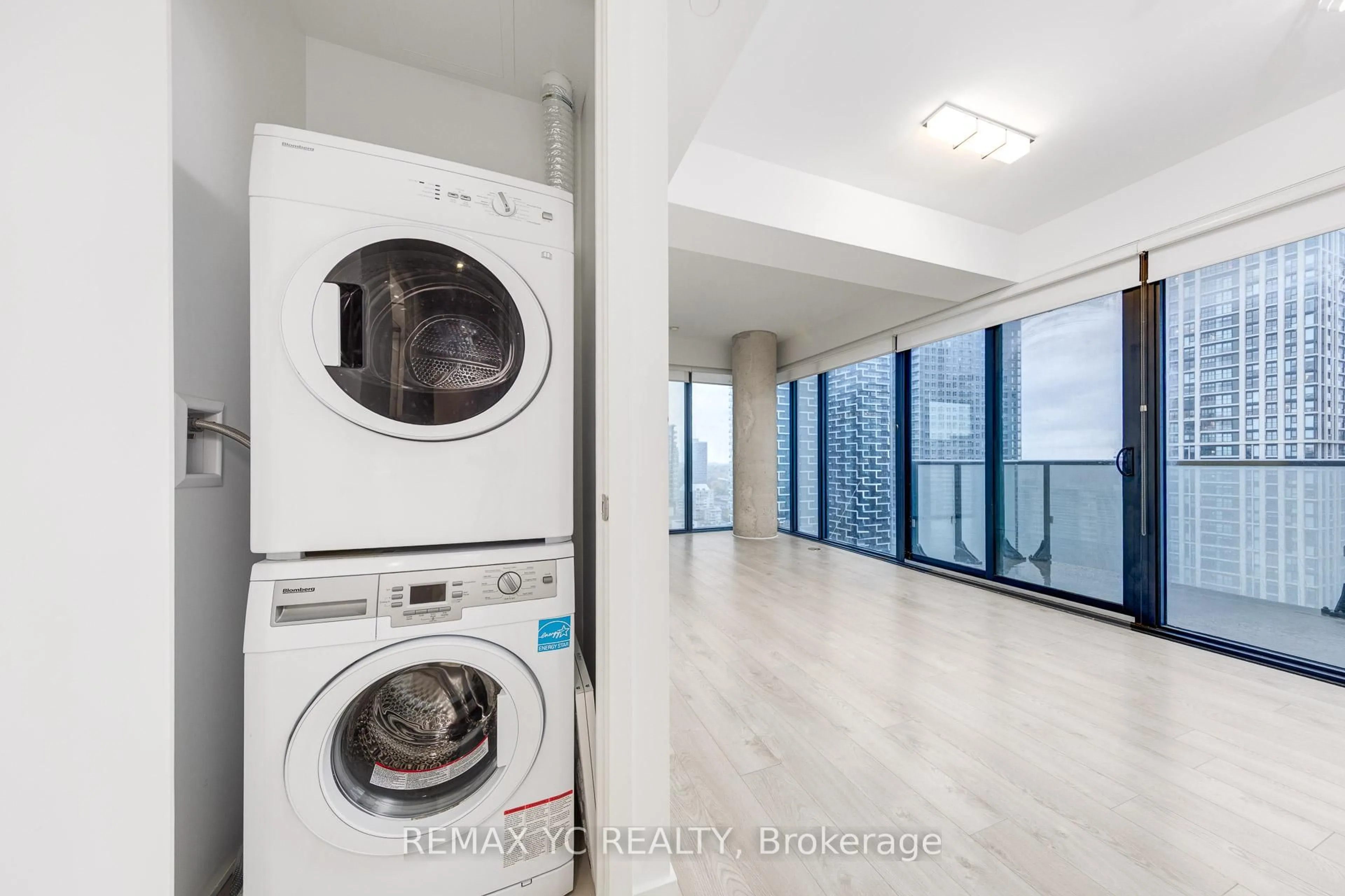 Laundry room for 185 Roehampton Ave #2103, Toronto Ontario M4P 0C6