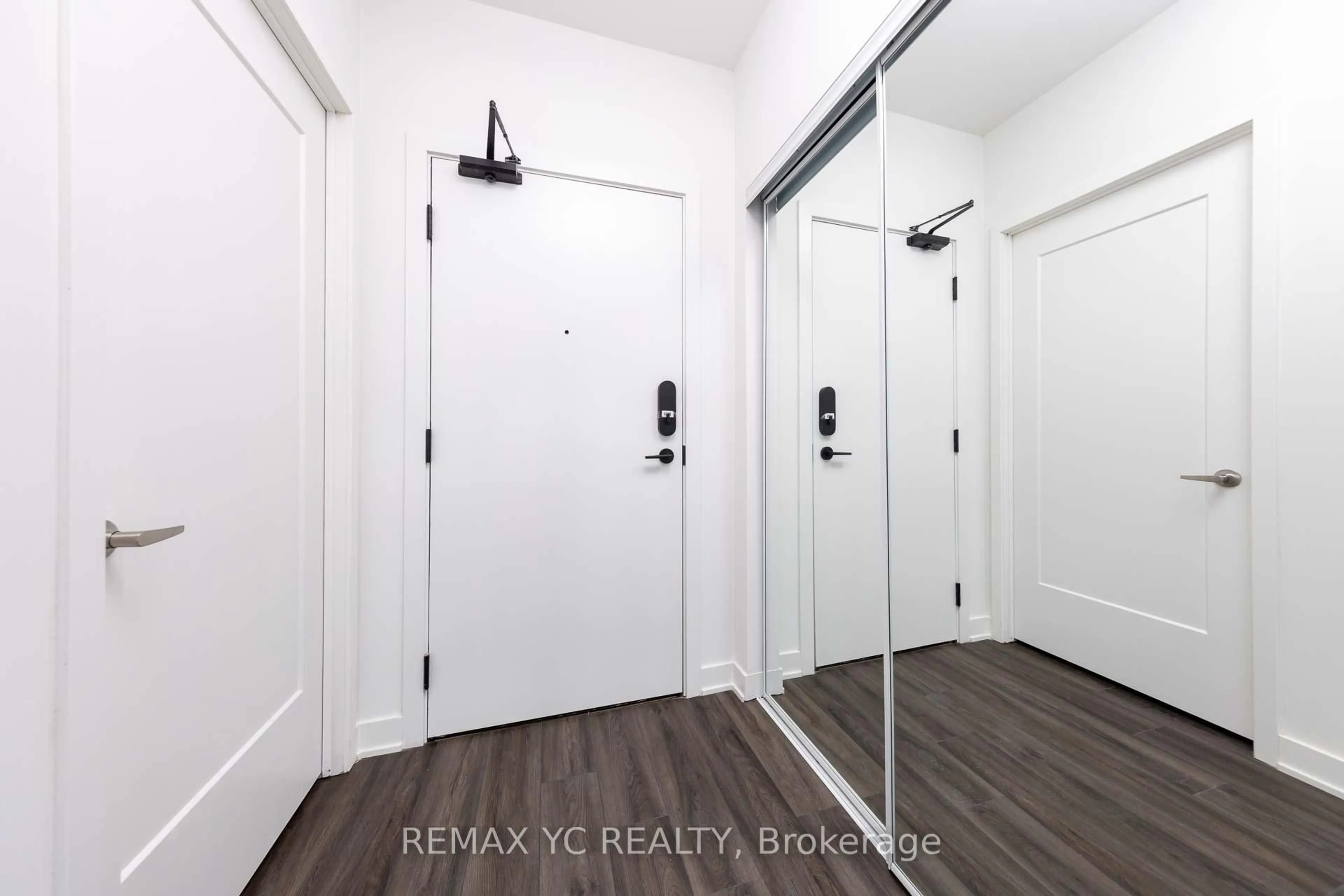 Indoor entryway for 135 Lower Sherbourne St #1939, Toronto Ontario M5A 1Y4