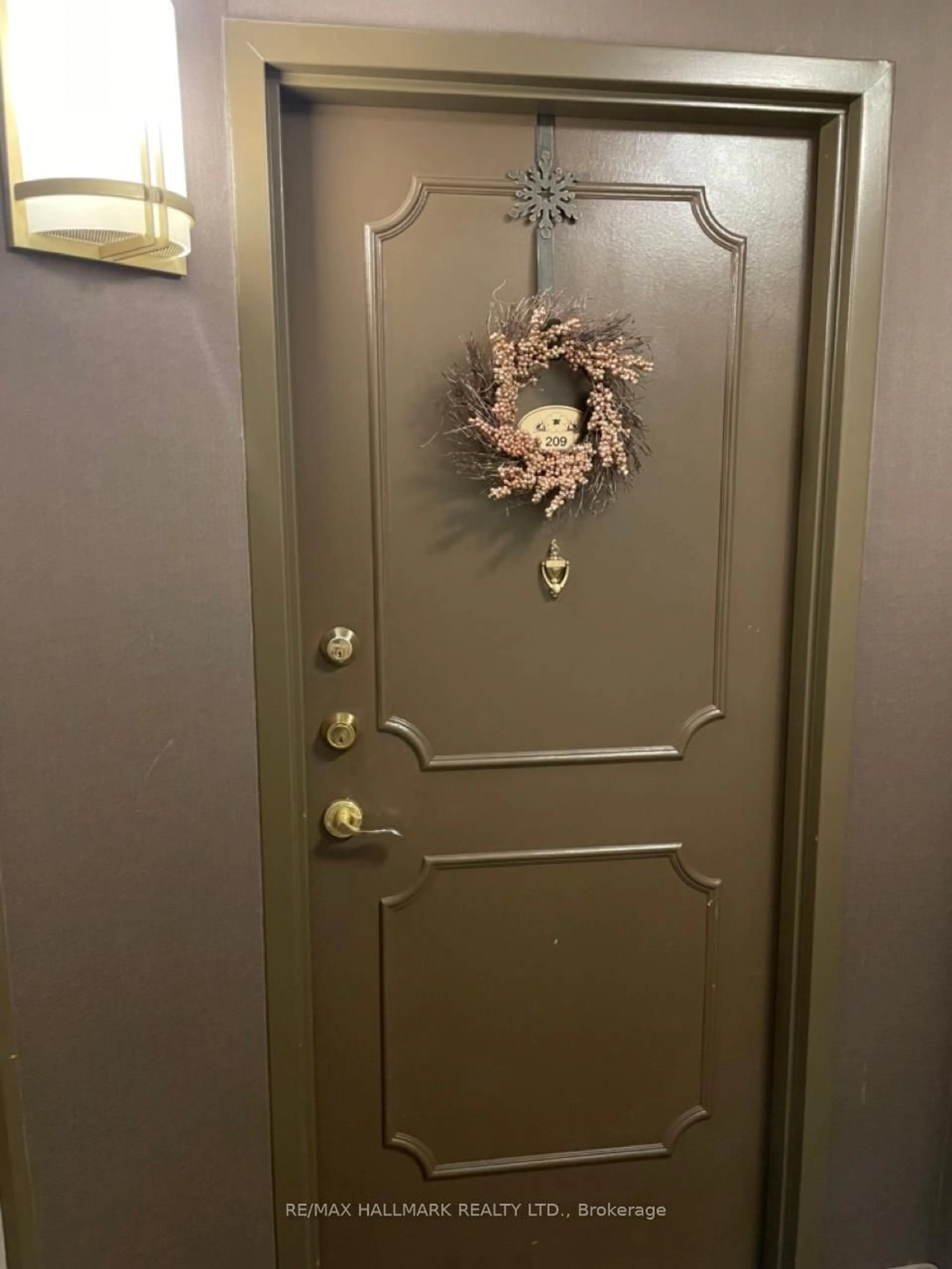 Indoor entryway for 1101 Steeles Ave #209, Toronto Ontario M2R 3W5