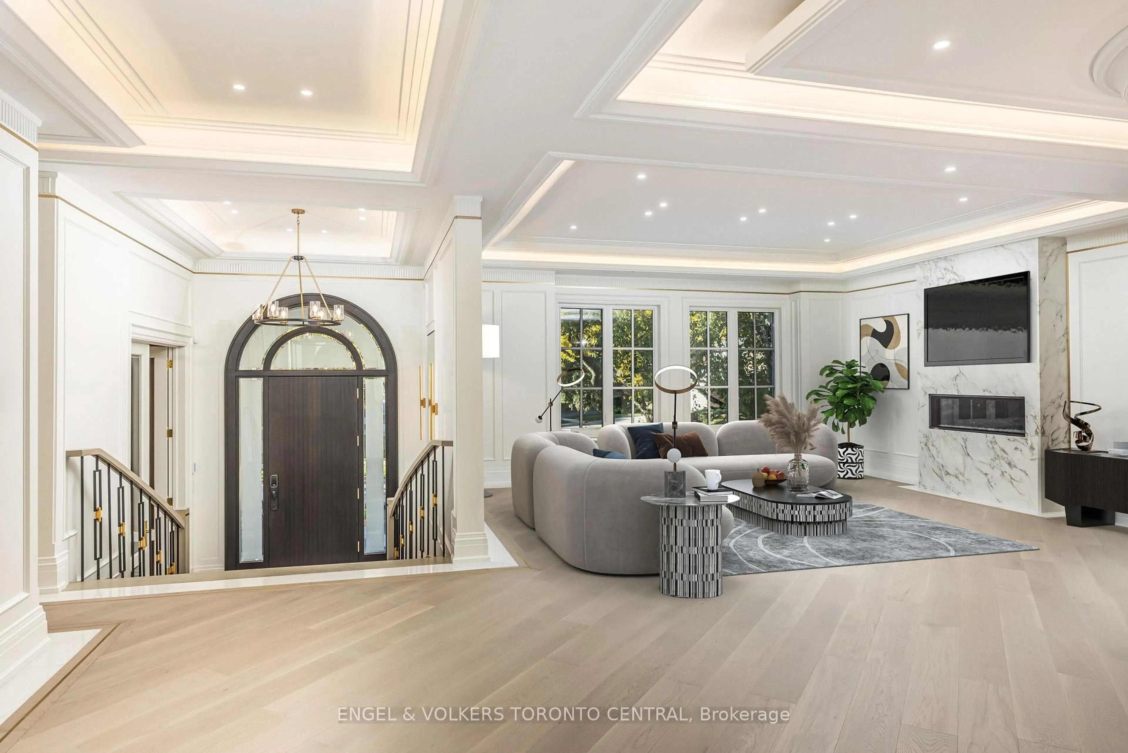 Indoor foyer for 47 Danville Dr, Toronto Ontario M2P 1J2