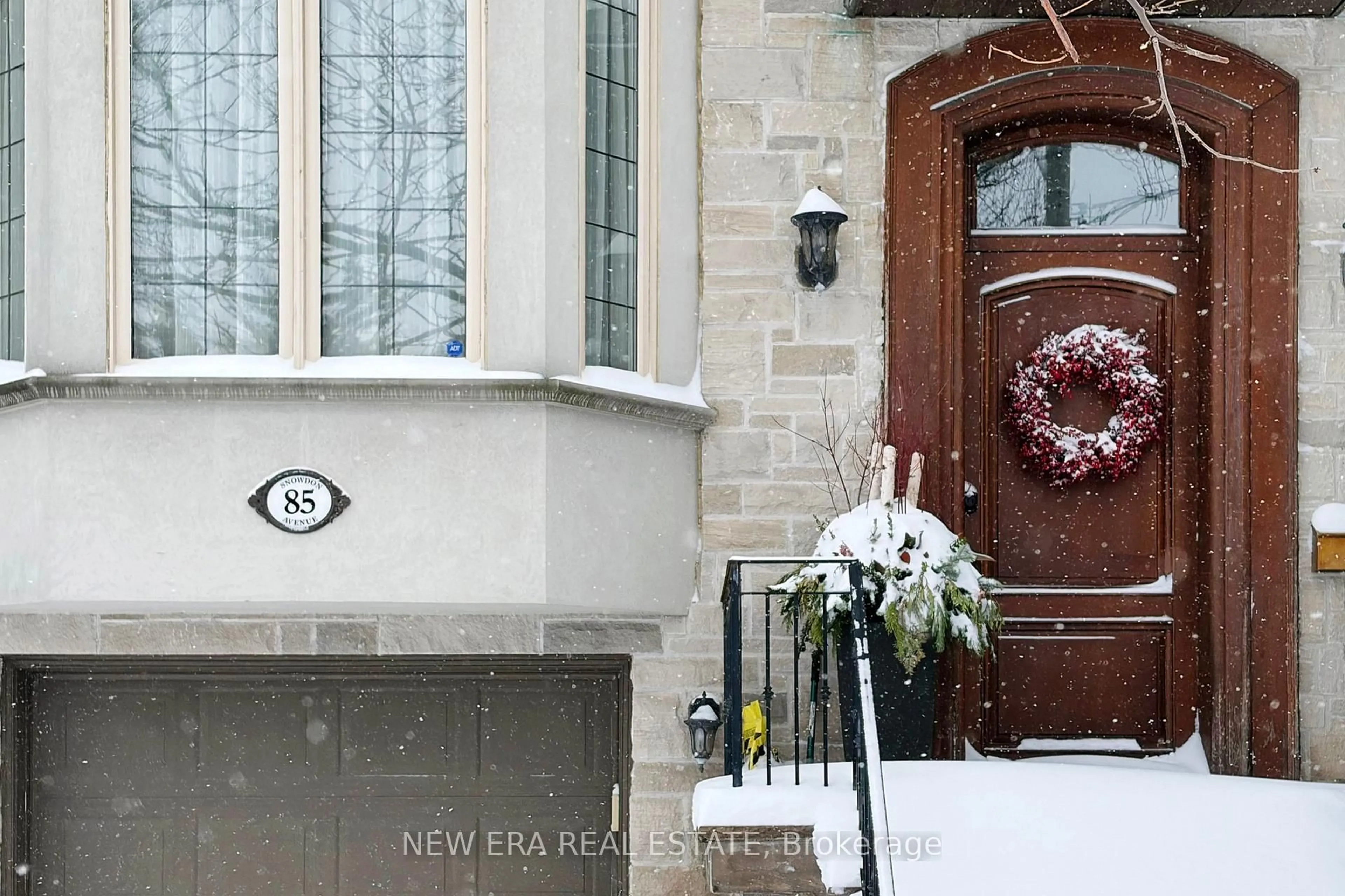 Indoor entryway for 85 Snowdon Ave, Toronto Ontario M4N 2A8