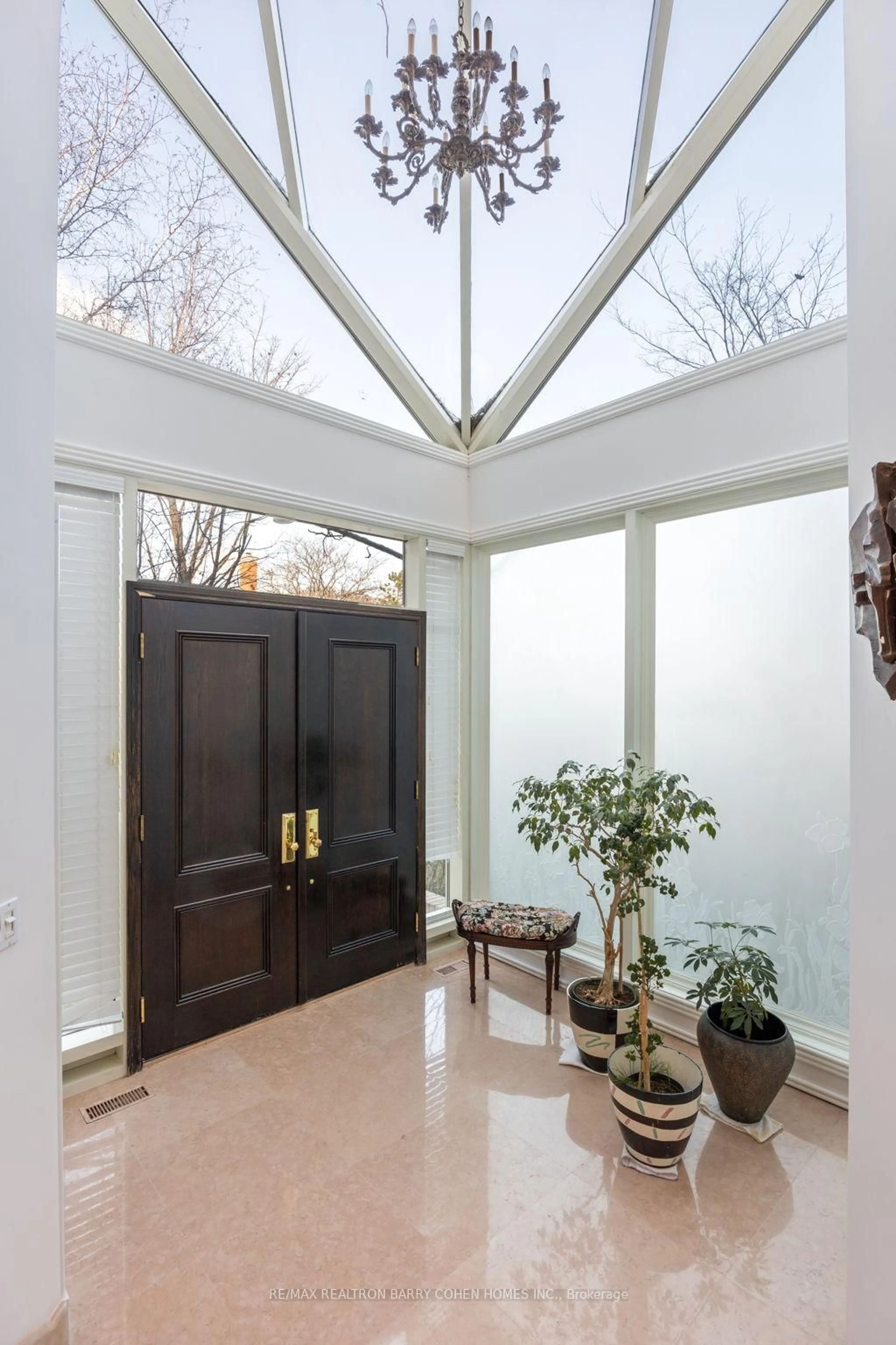 Indoor entryway for 83 Hillmount Ave, Toronto Ontario M6B 1X5