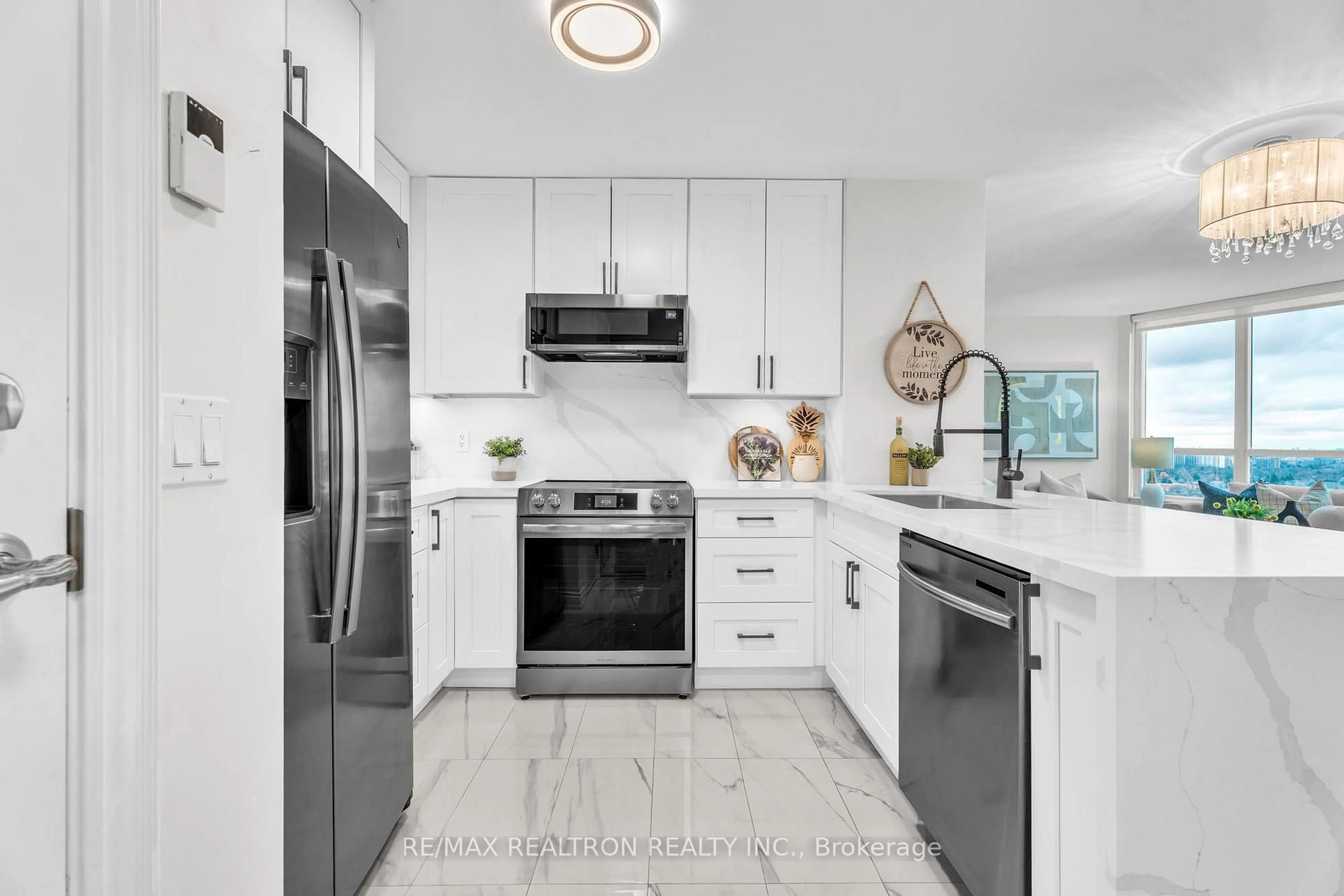 Open concept kitchen, ceramic/tile floor for 15 Greenview Ave #2506, Toronto Ontario M2M 4M7