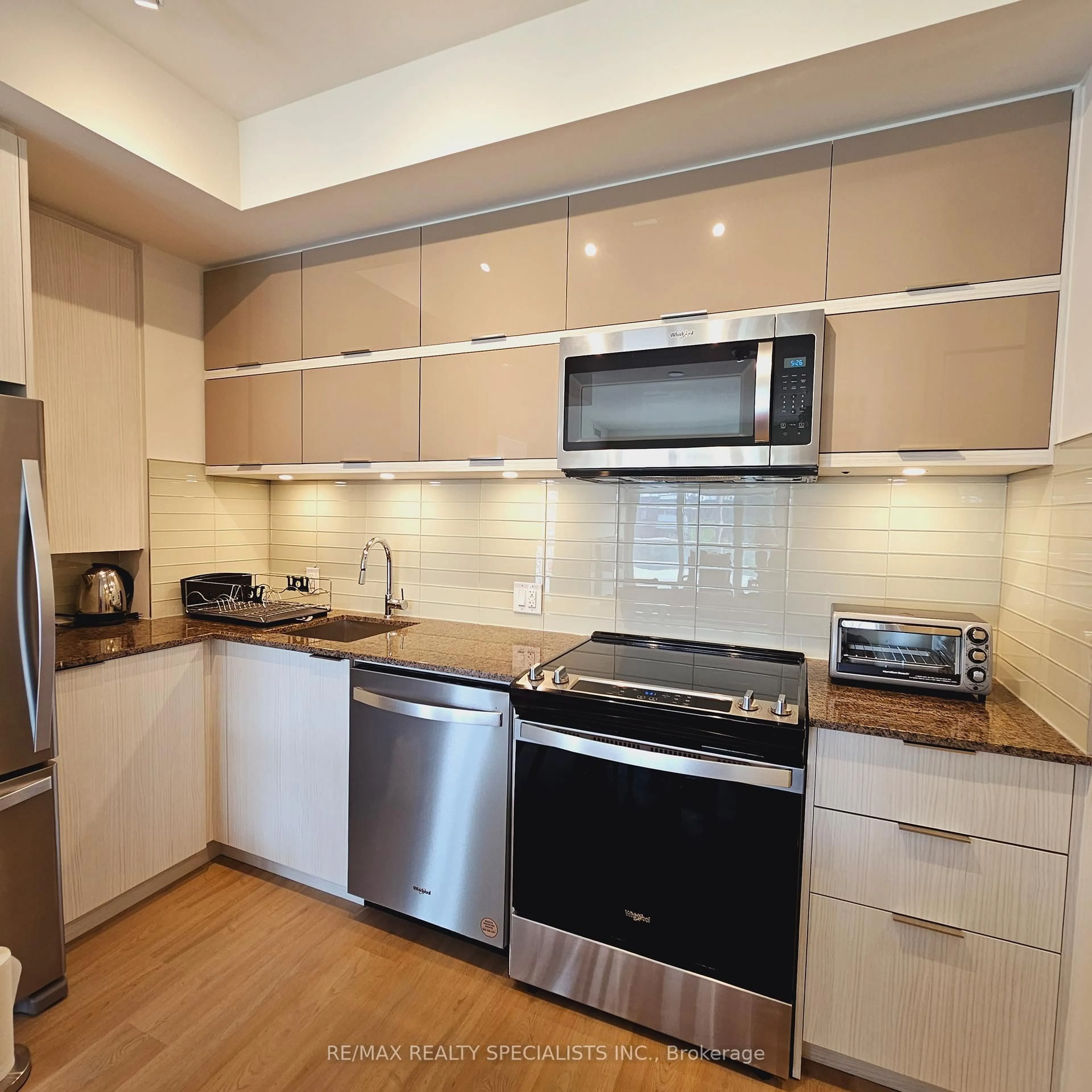 Standard kitchen, unknown for 10 DEERLICK Crt #410, Toronto Ontario M3A 0A7