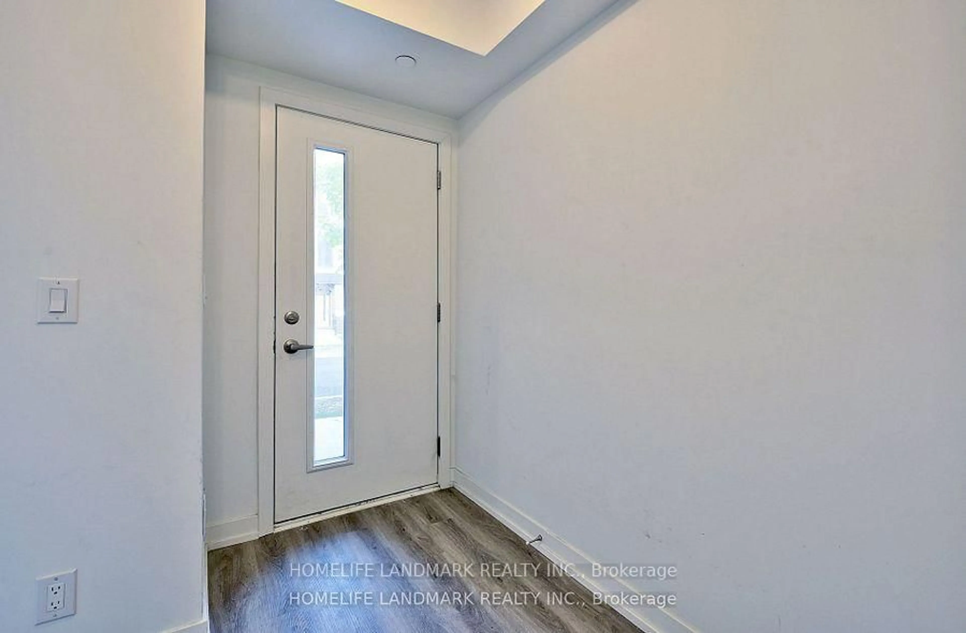 Indoor entryway for 30 Case Ootes Dr, Toronto Ontario M4A 1C5