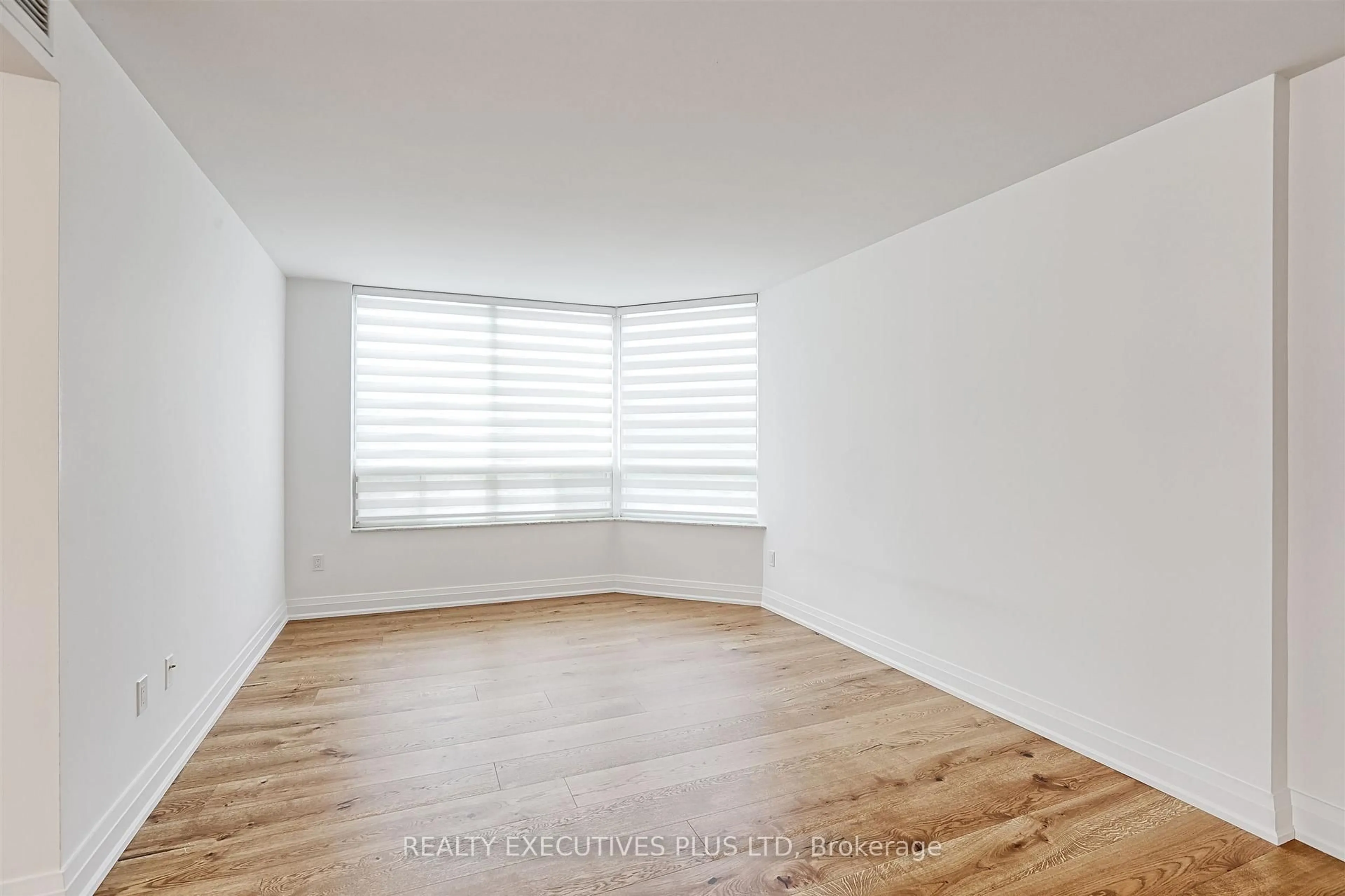 A pic of a room for 1210 Don Mills Rd #427, Toronto Ontario M3B 3N9