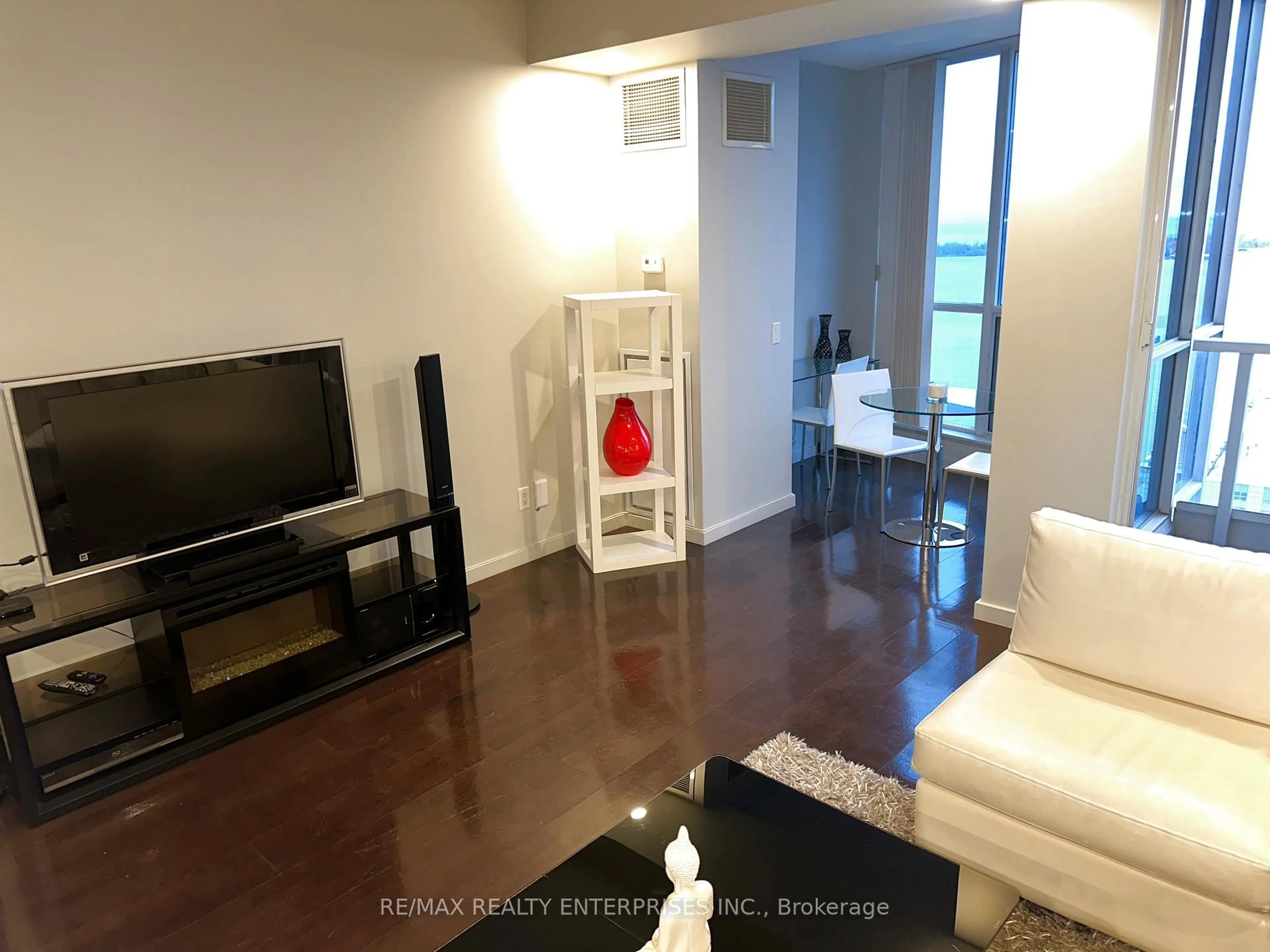 A pic of a room for 8 York St #2710, Toronto Ontario M5J 2Y2