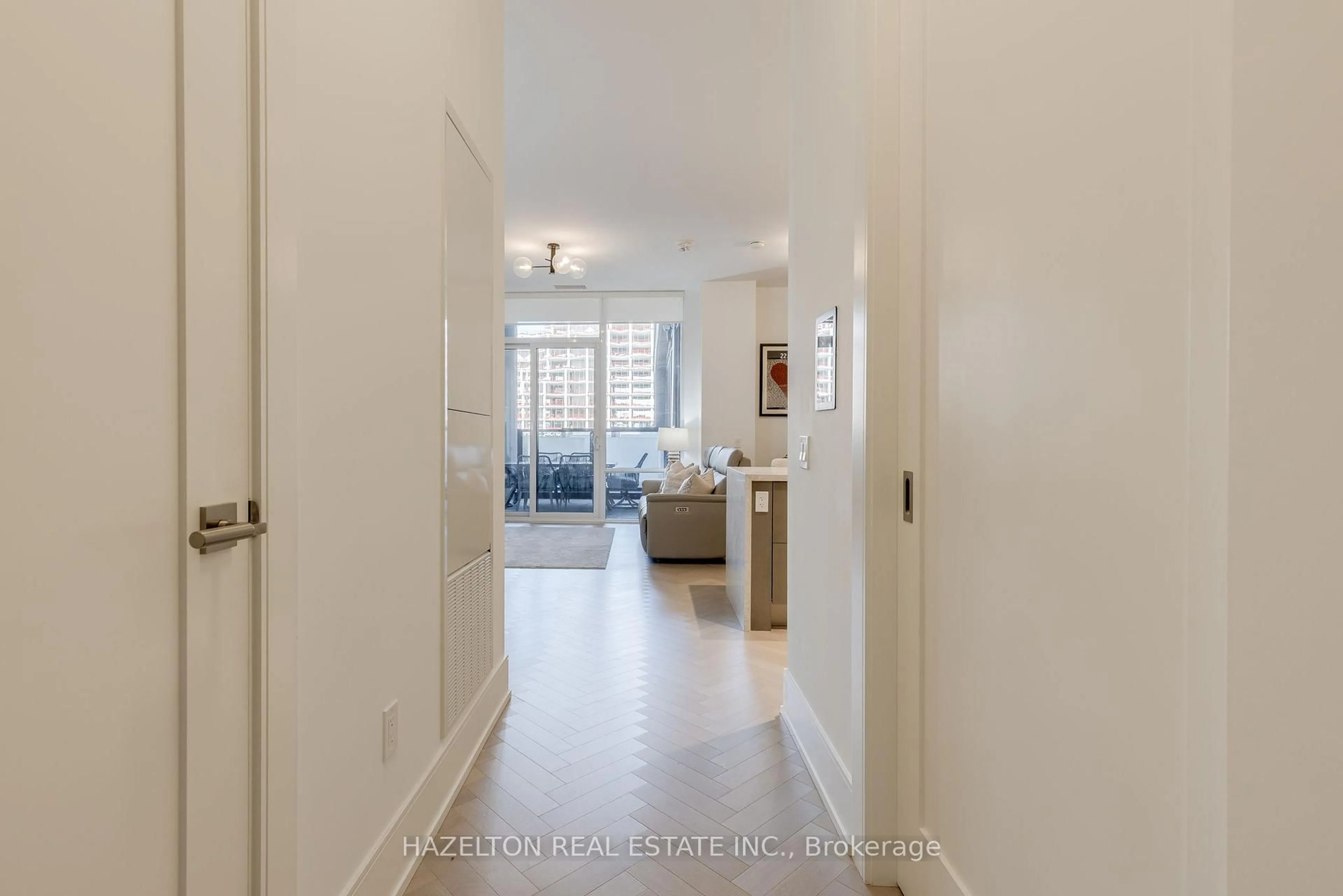 Indoor entryway for 455 Wellington St #301, Toronto Ontario M5V 0V8